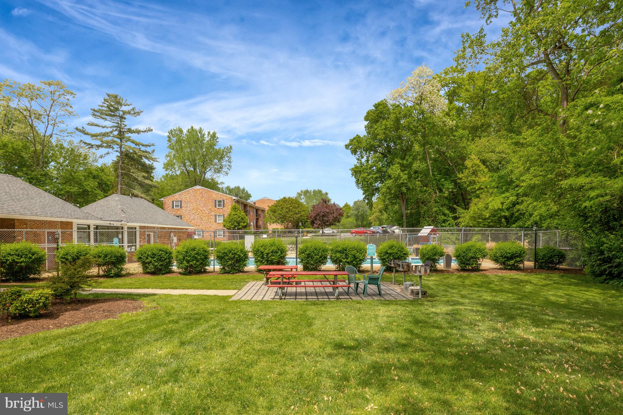 LYNDHURST CONDOS - Residential