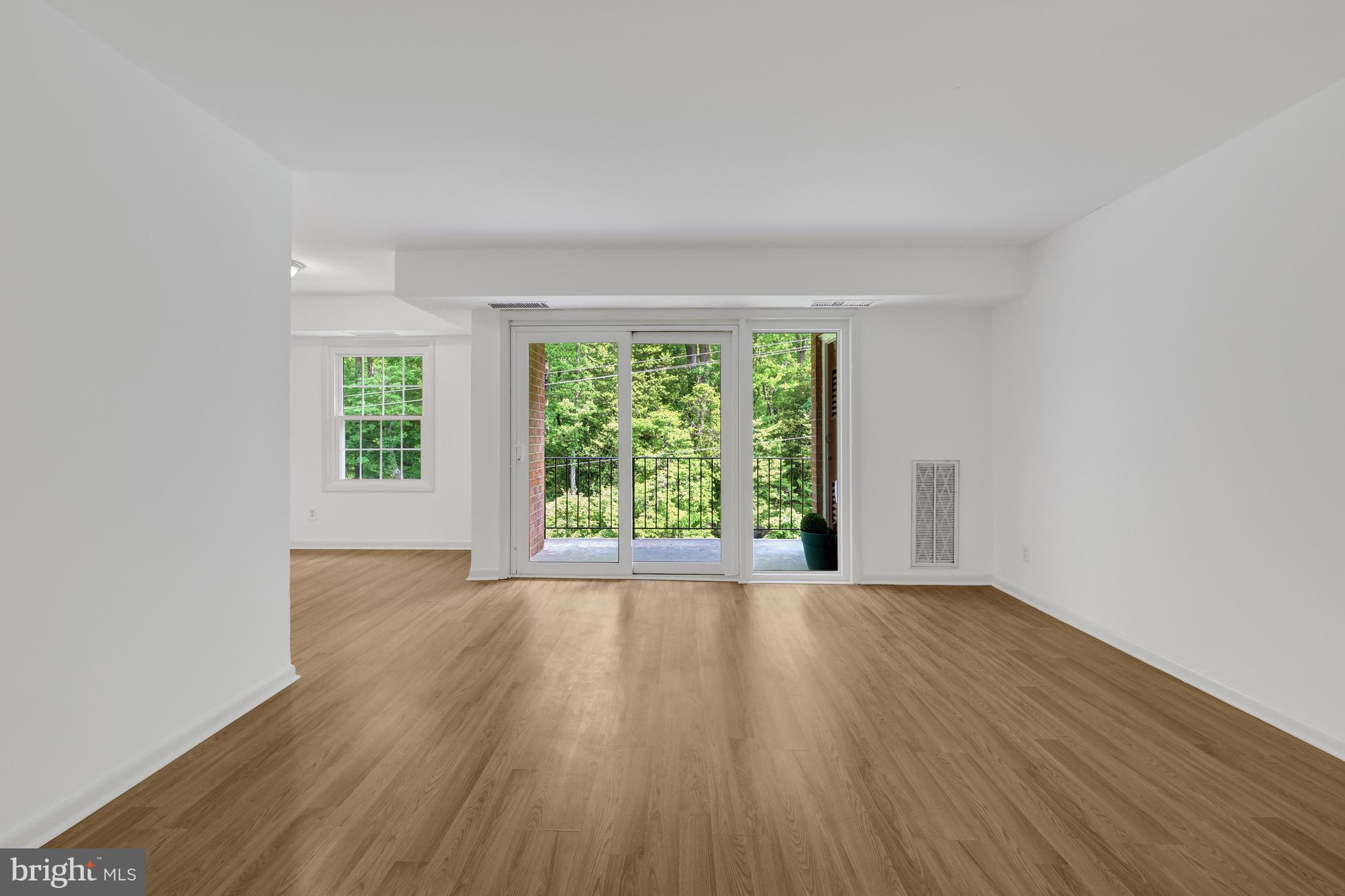 LYNDHURST CONDOS - Residential