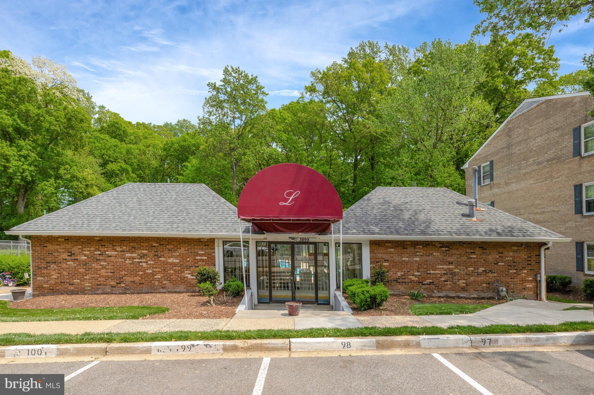 LYNDHURST CONDOS - Residential