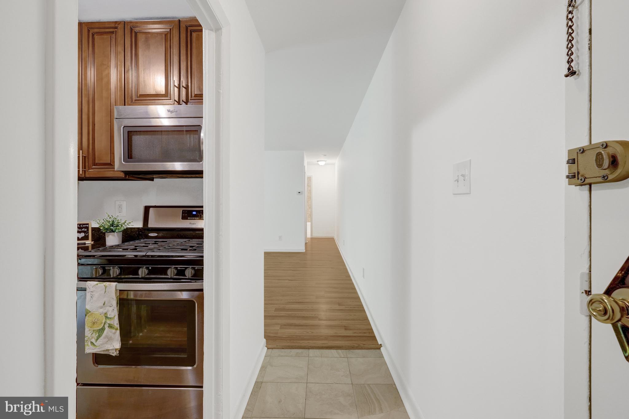 LYNDHURST CONDOS - Residential