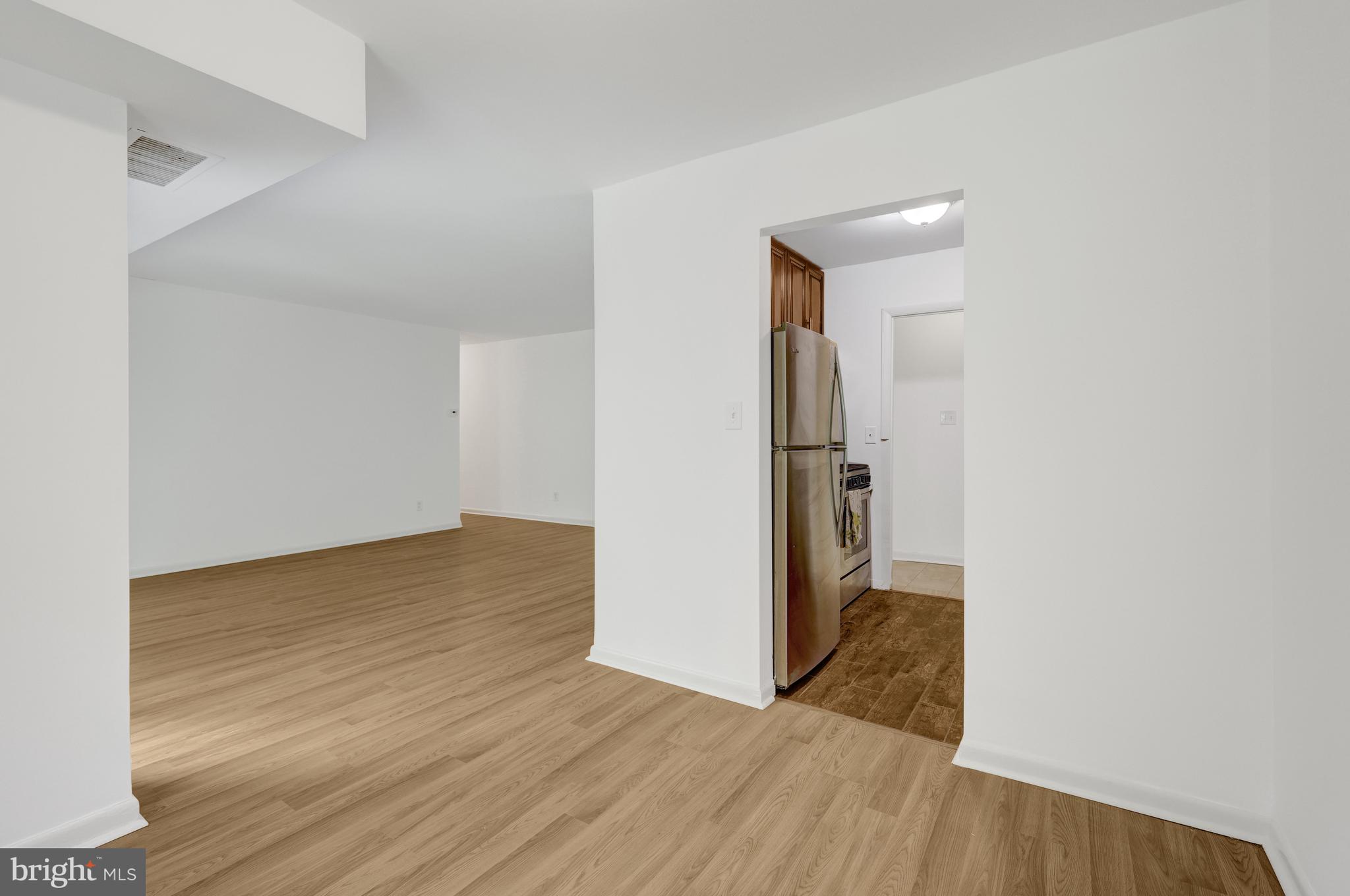 LYNDHURST CONDOS - Residential