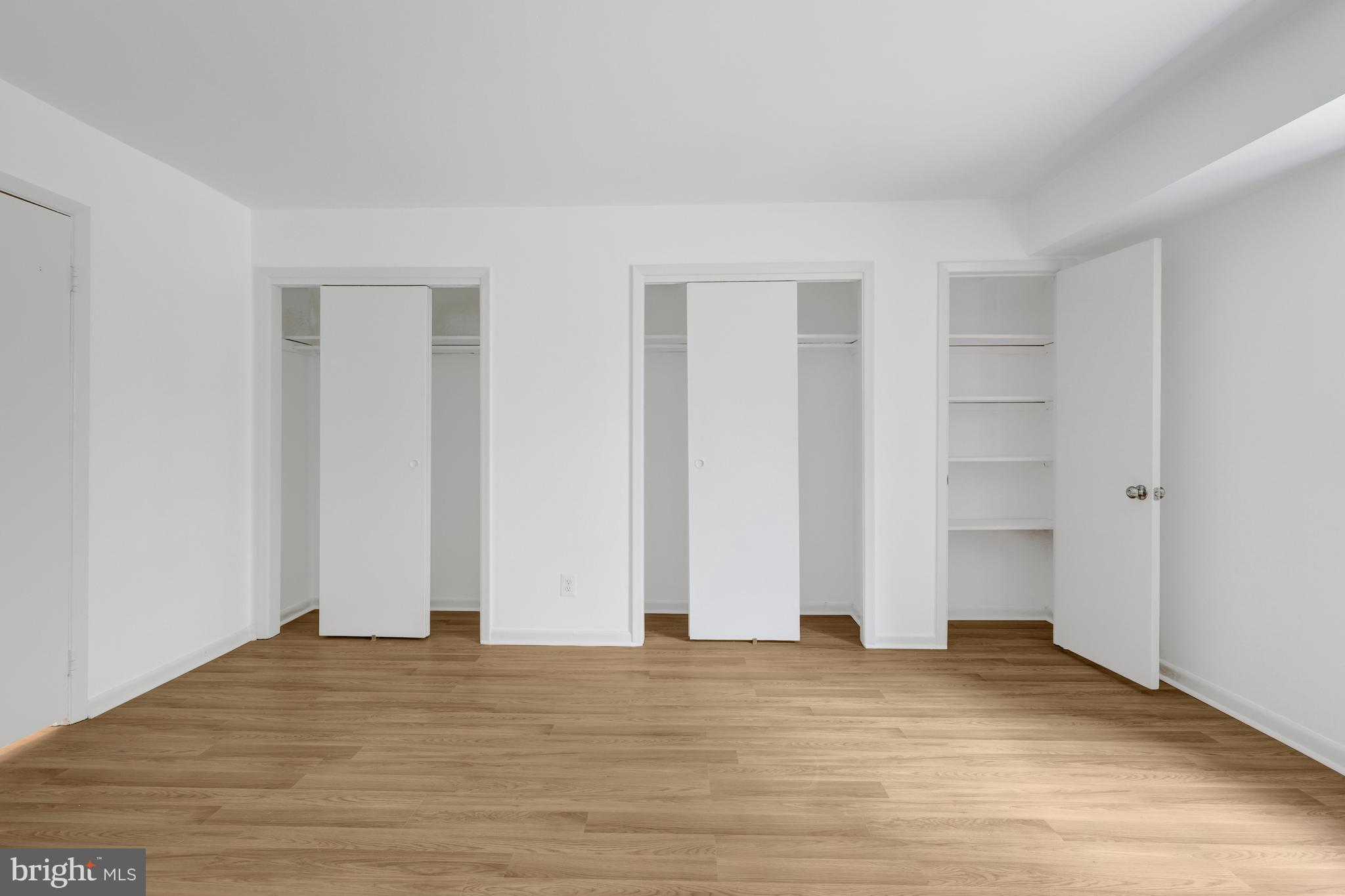 LYNDHURST CONDOS - Residential