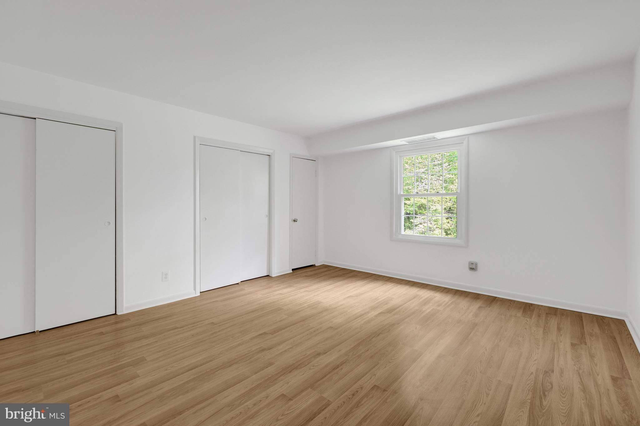 LYNDHURST CONDOS - Residential