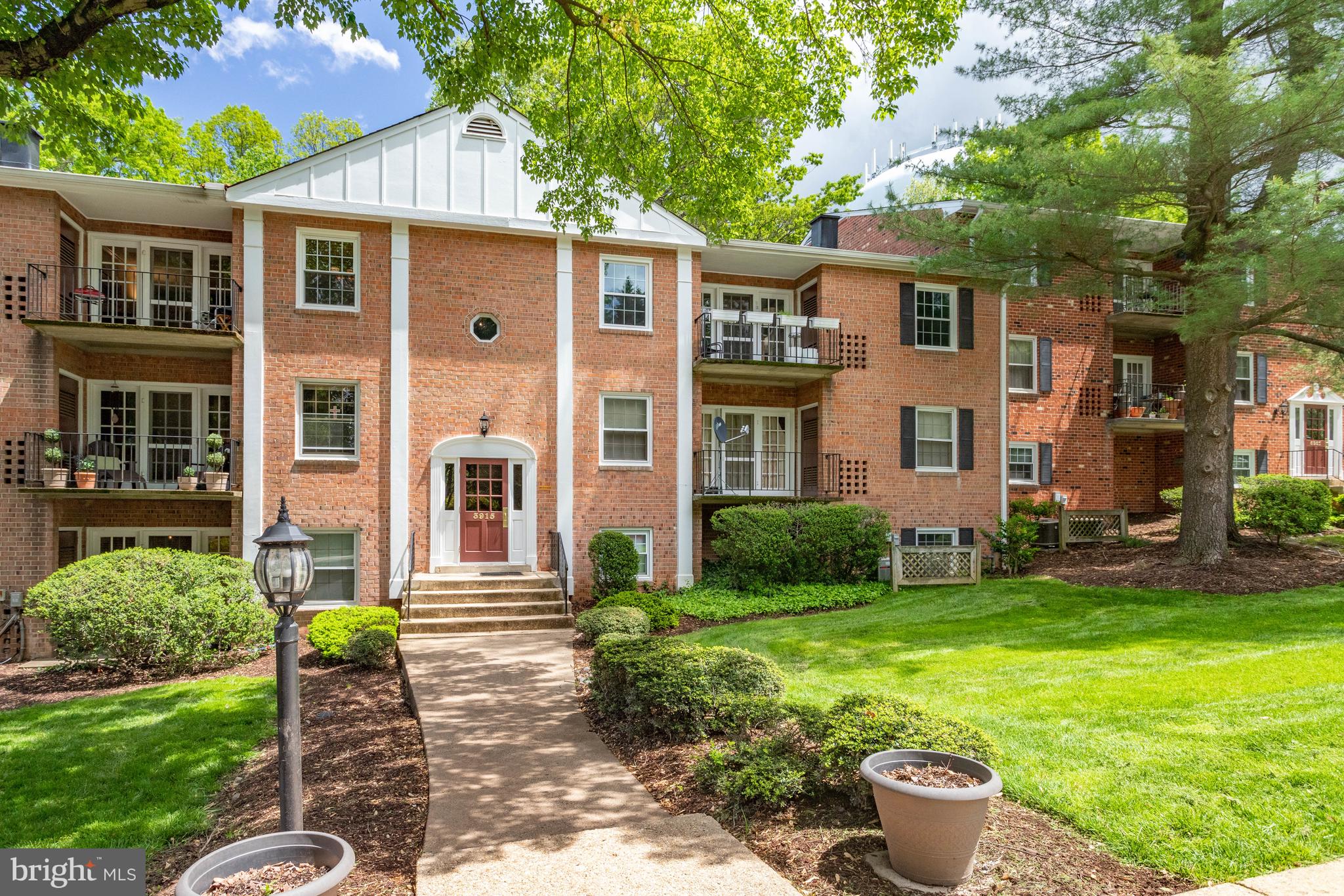 LYNDHURST CONDOS - Residential