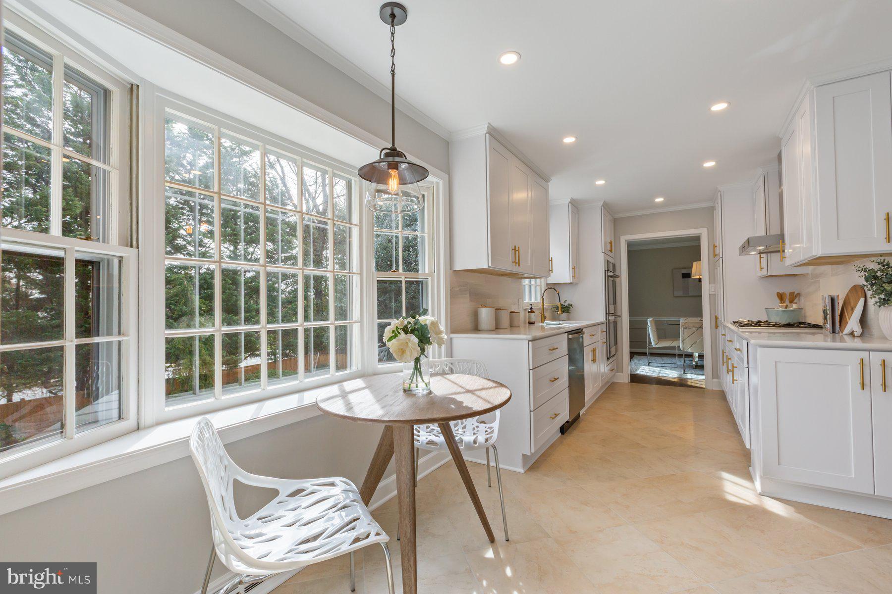 COUNTRY CLUB MANOR - Residential