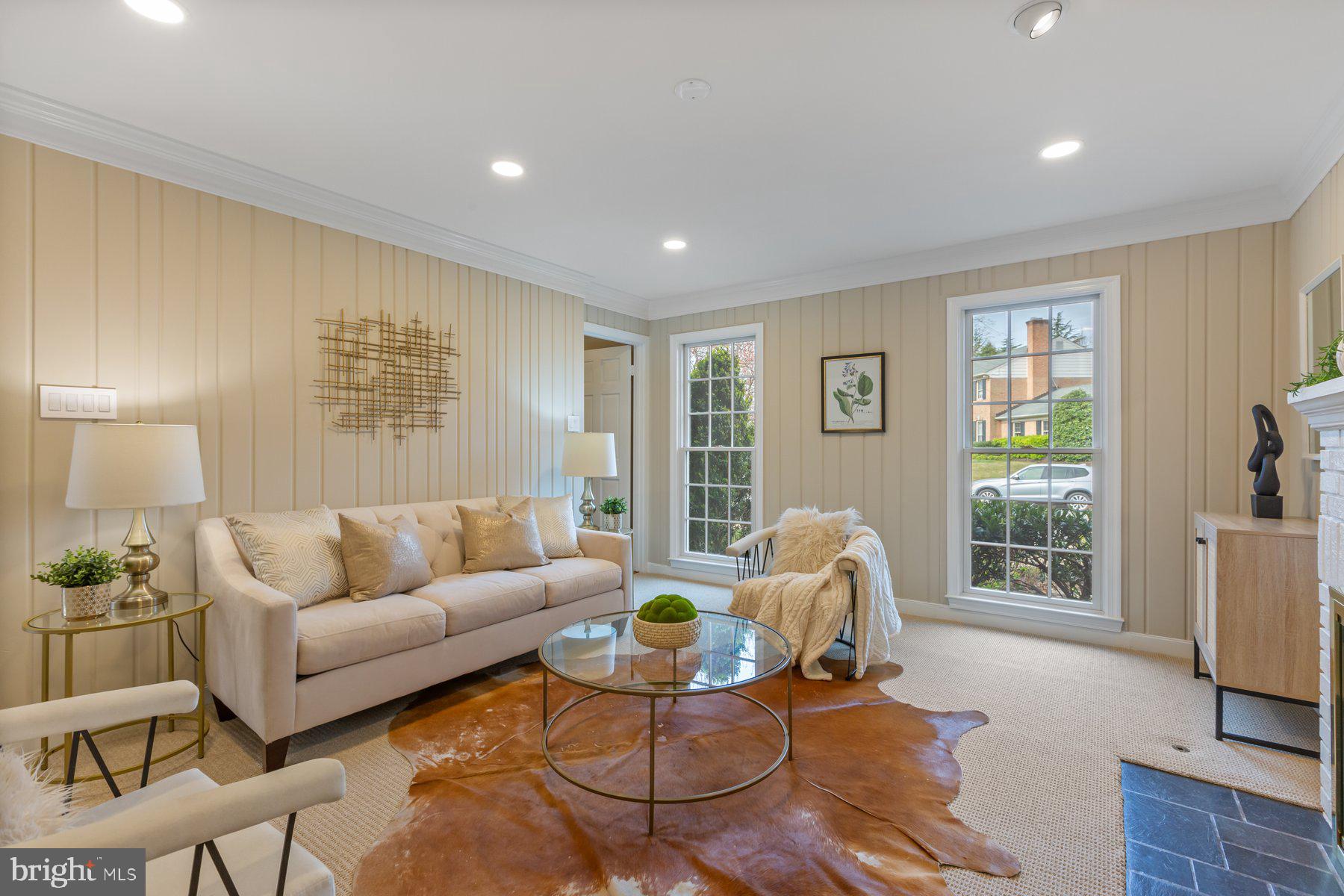 COUNTRY CLUB MANOR - Residential