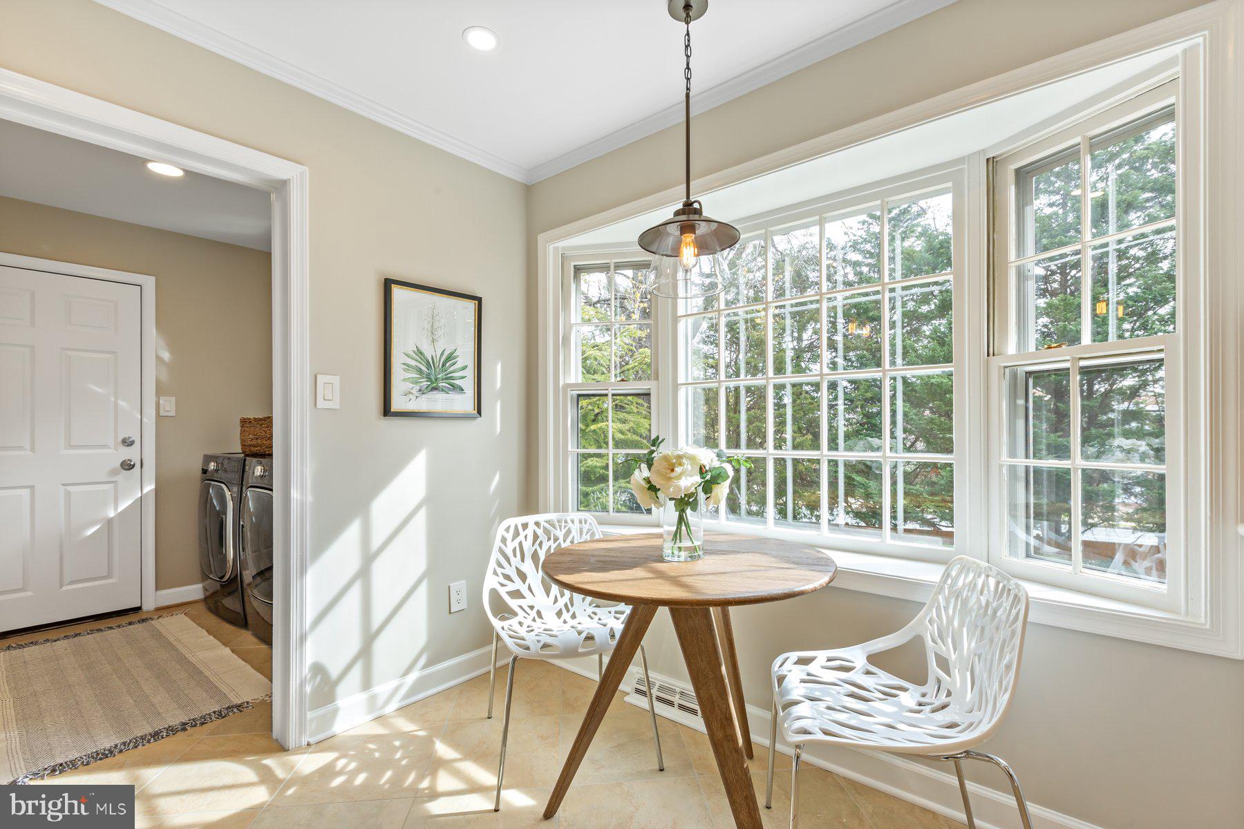 COUNTRY CLUB MANOR - Residential