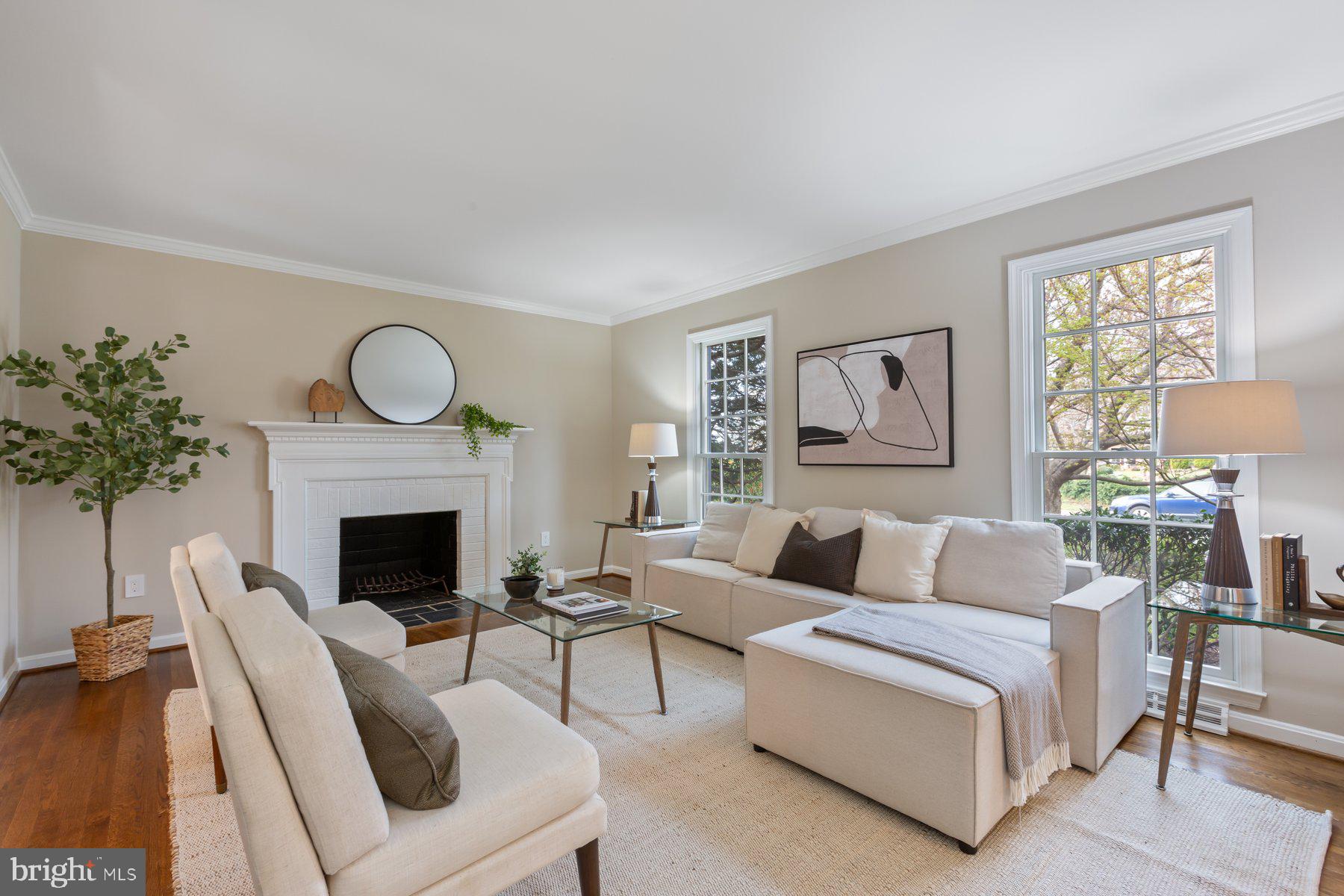 COUNTRY CLUB MANOR - Residential