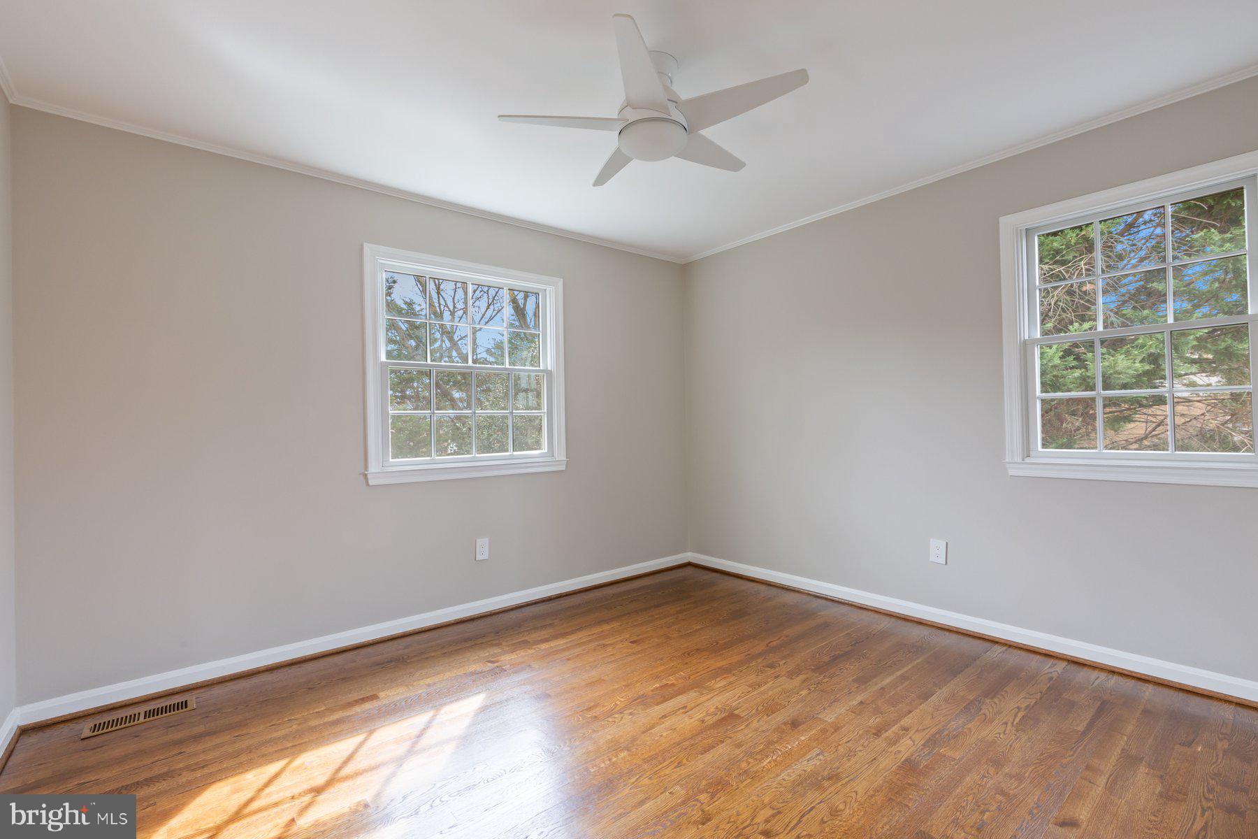 COUNTRY CLUB MANOR - Residential