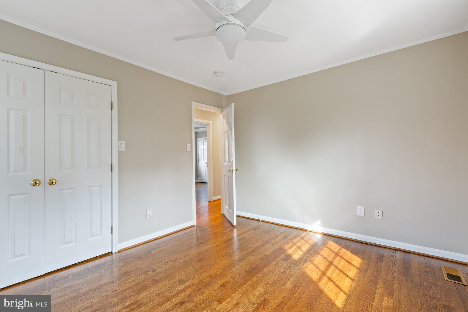 COUNTRY CLUB MANOR - Residential