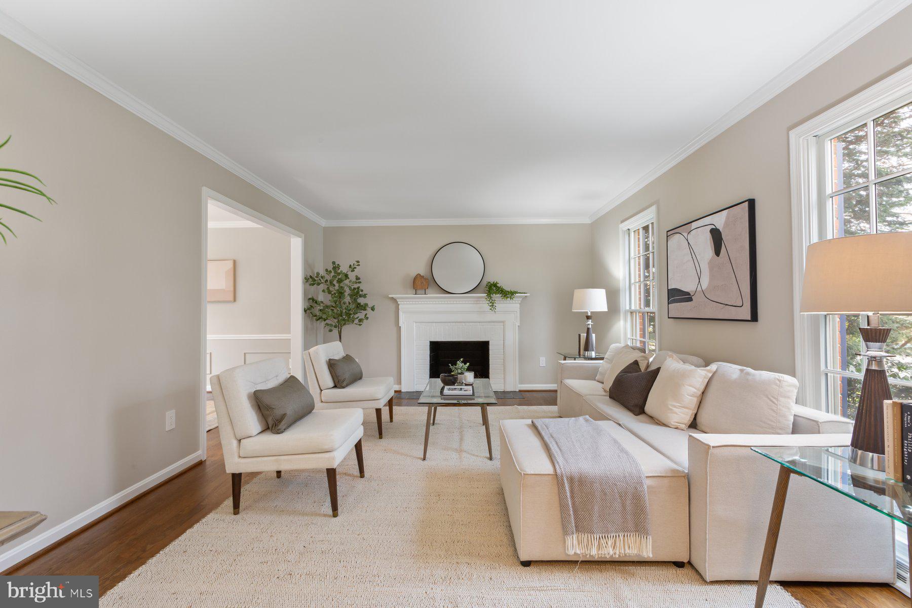 COUNTRY CLUB MANOR - Residential