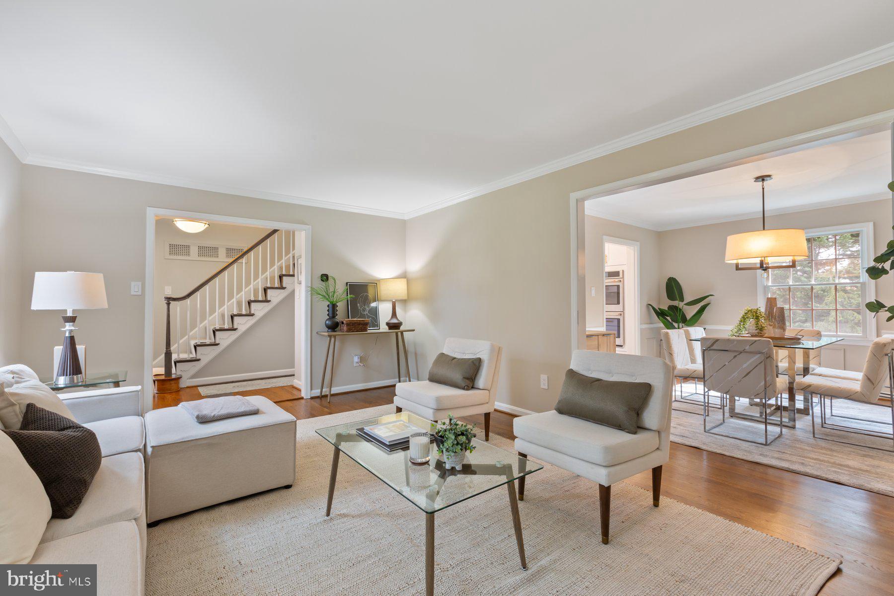 COUNTRY CLUB MANOR - Residential