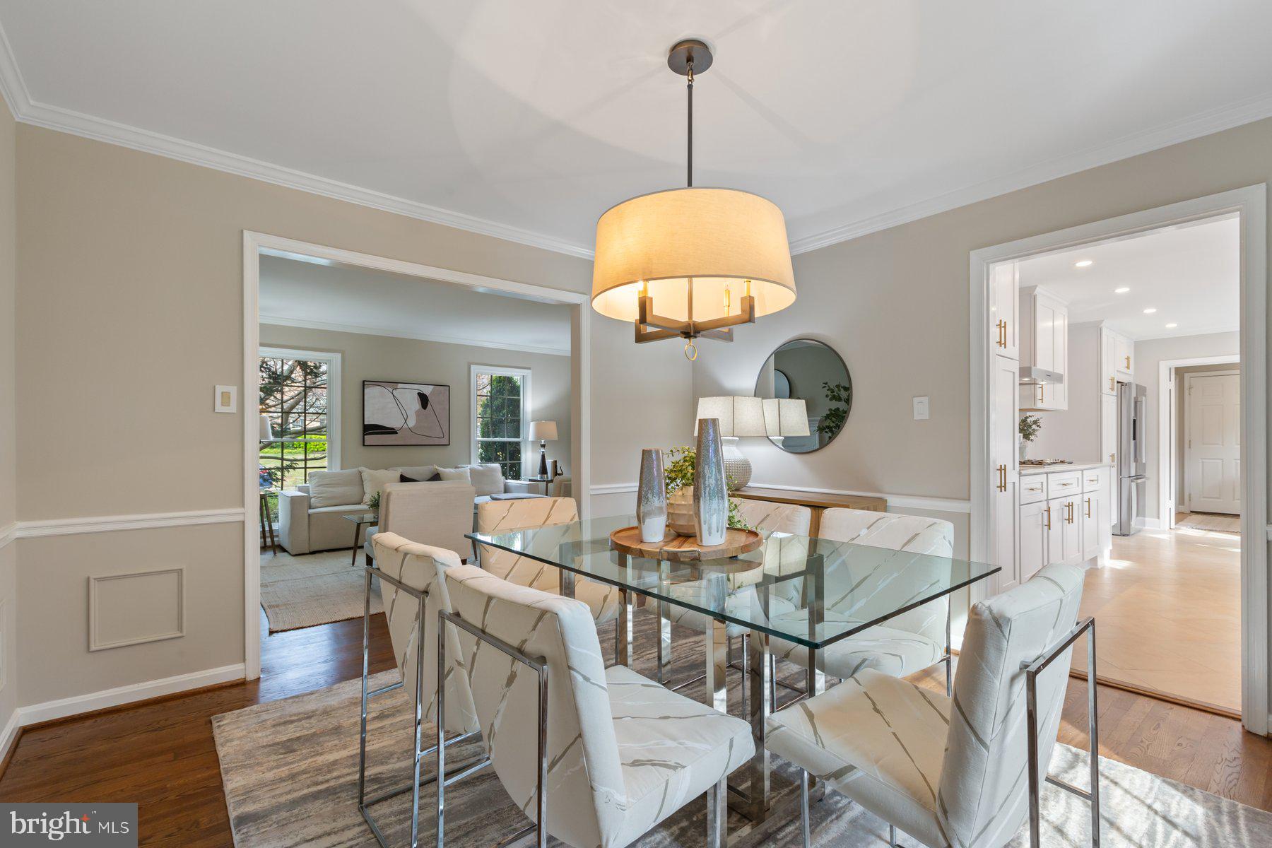 COUNTRY CLUB MANOR - Residential