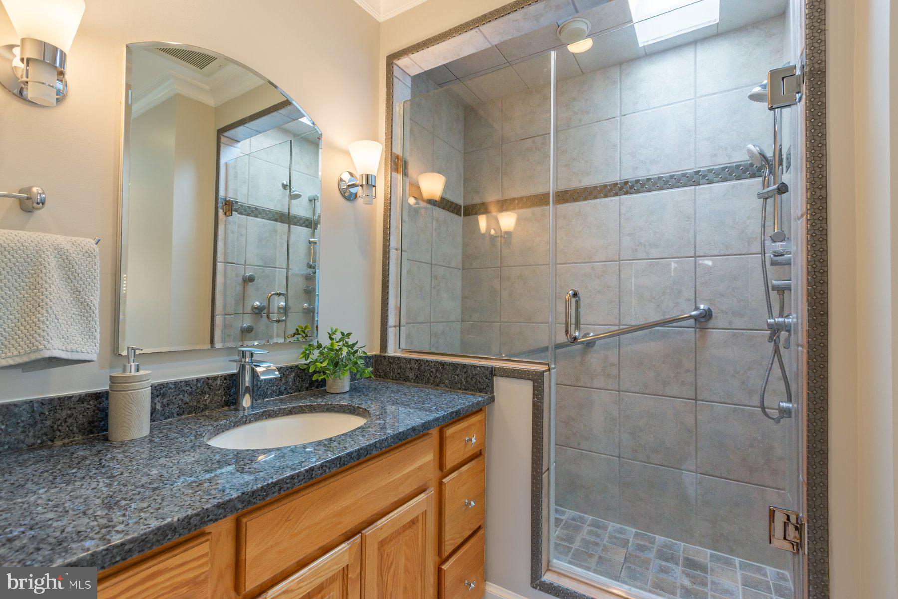 COUNTRY CLUB MANOR - Residential