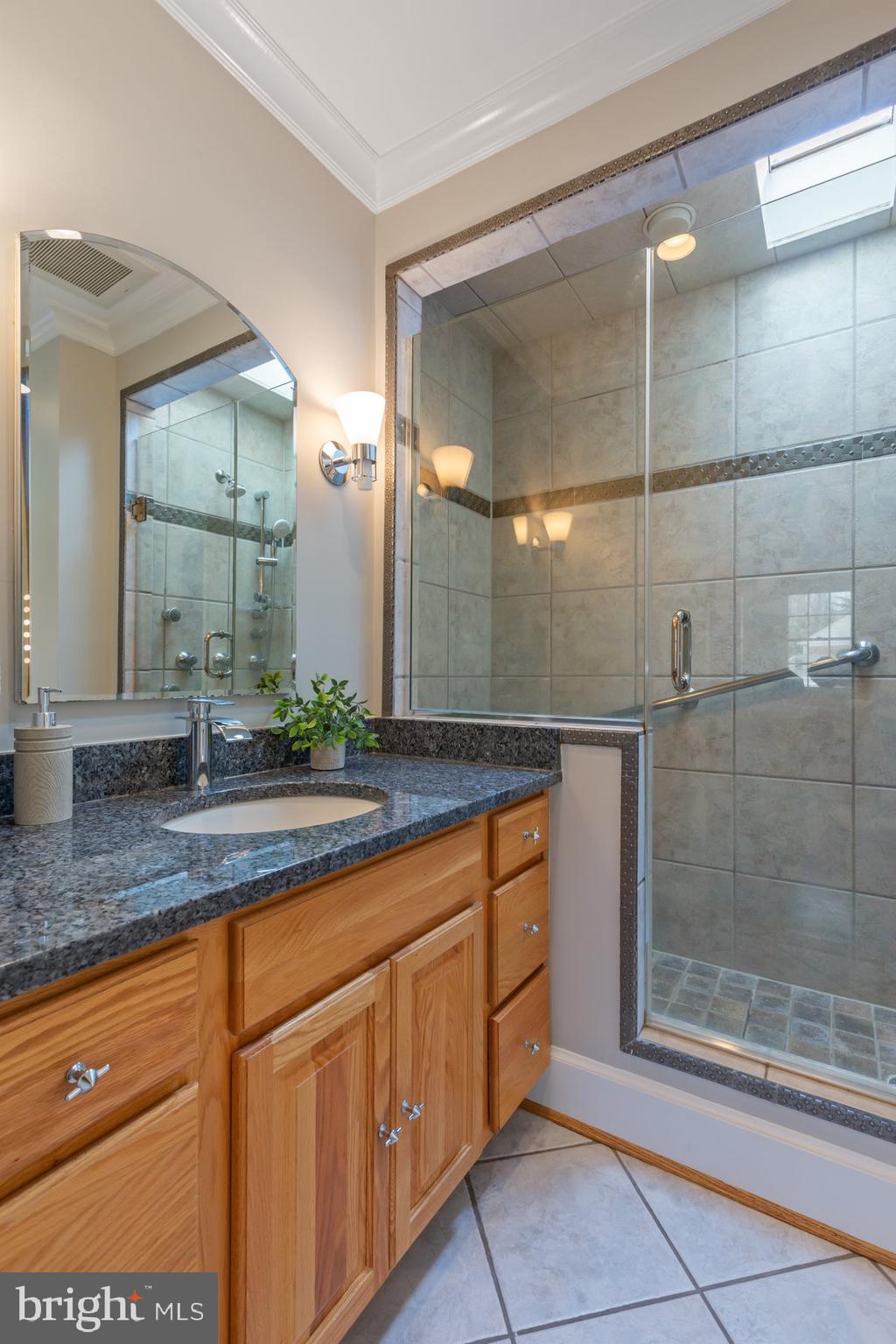 COUNTRY CLUB MANOR - Residential