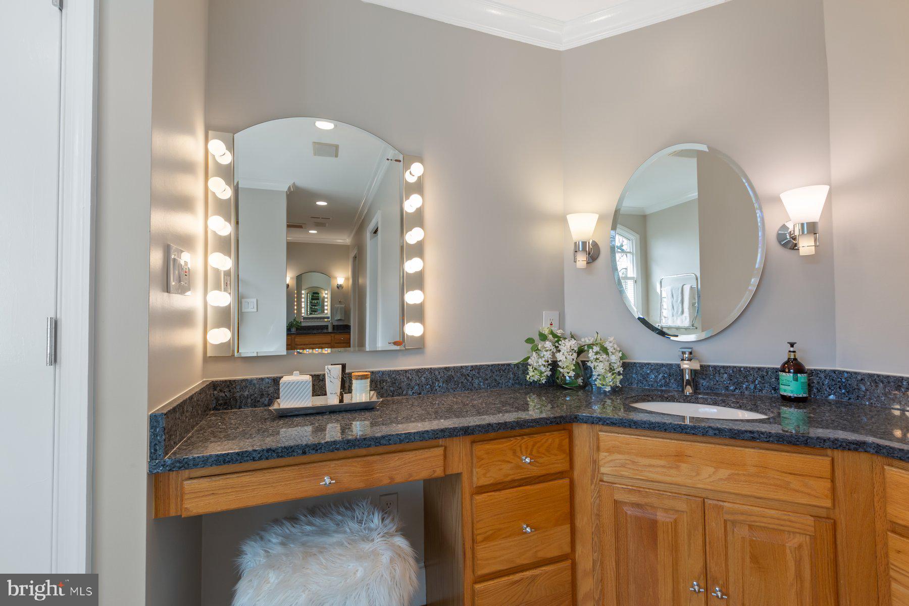 COUNTRY CLUB MANOR - Residential