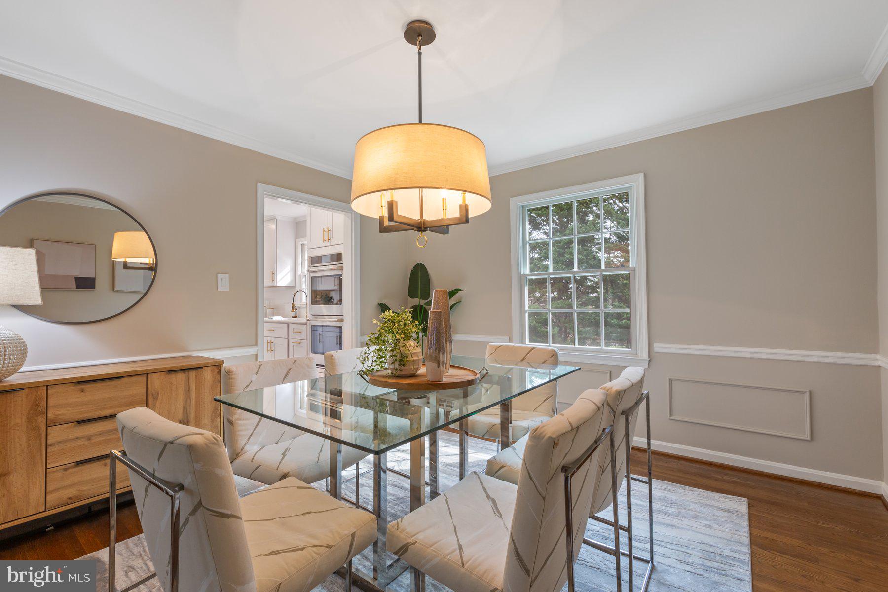 COUNTRY CLUB MANOR - Residential