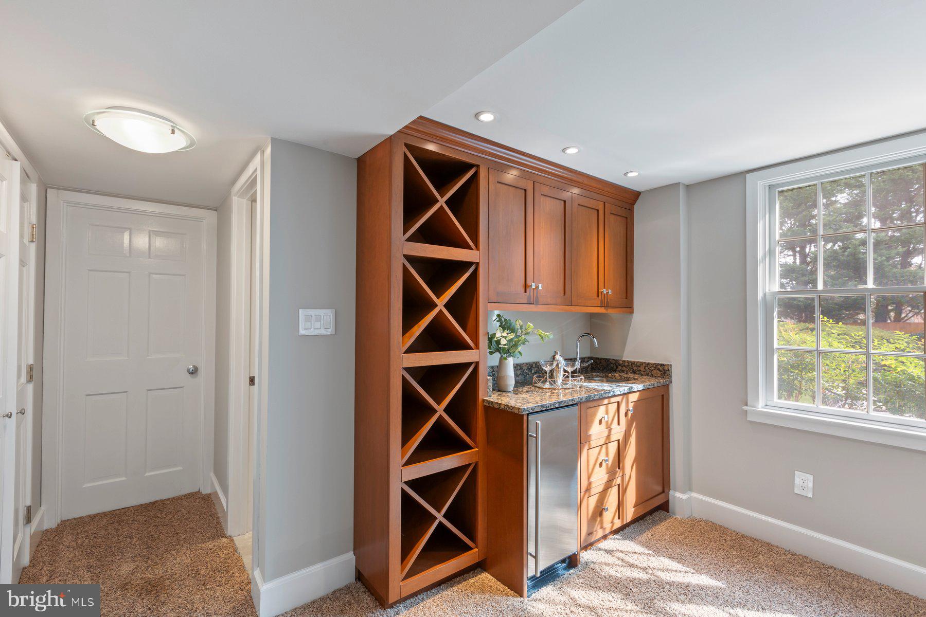 COUNTRY CLUB MANOR - Residential