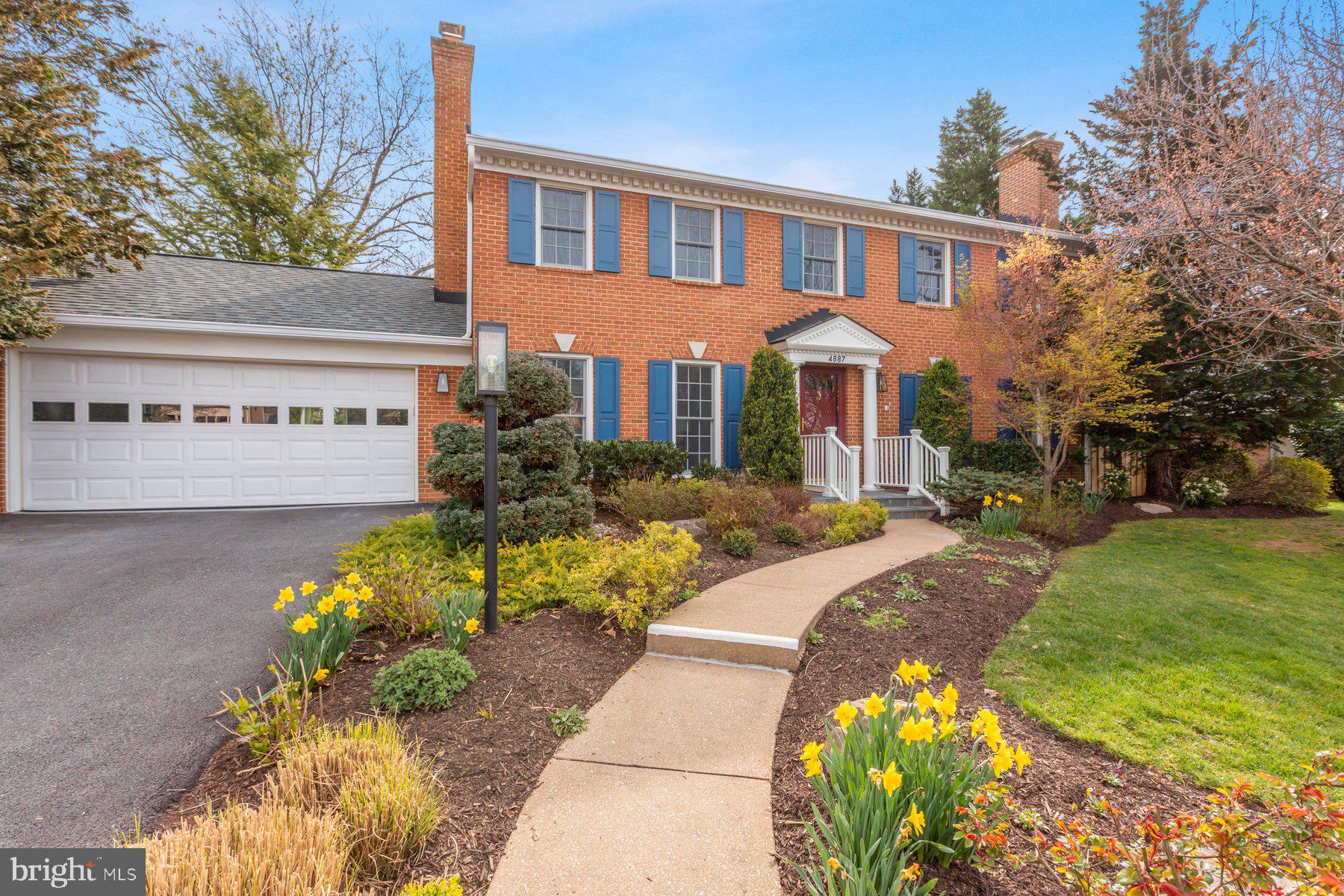 COUNTRY CLUB MANOR - Residential