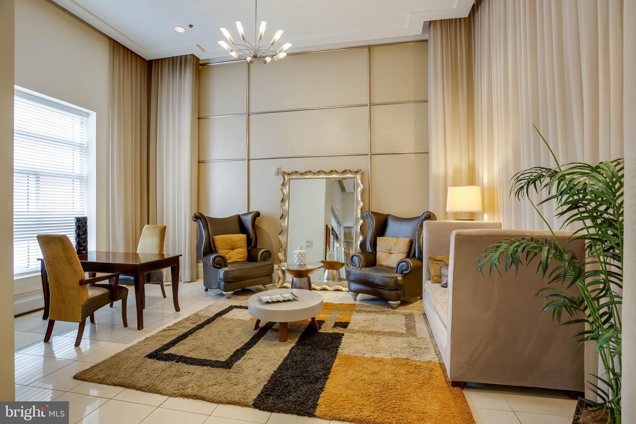 THE ROYALTON - Residential