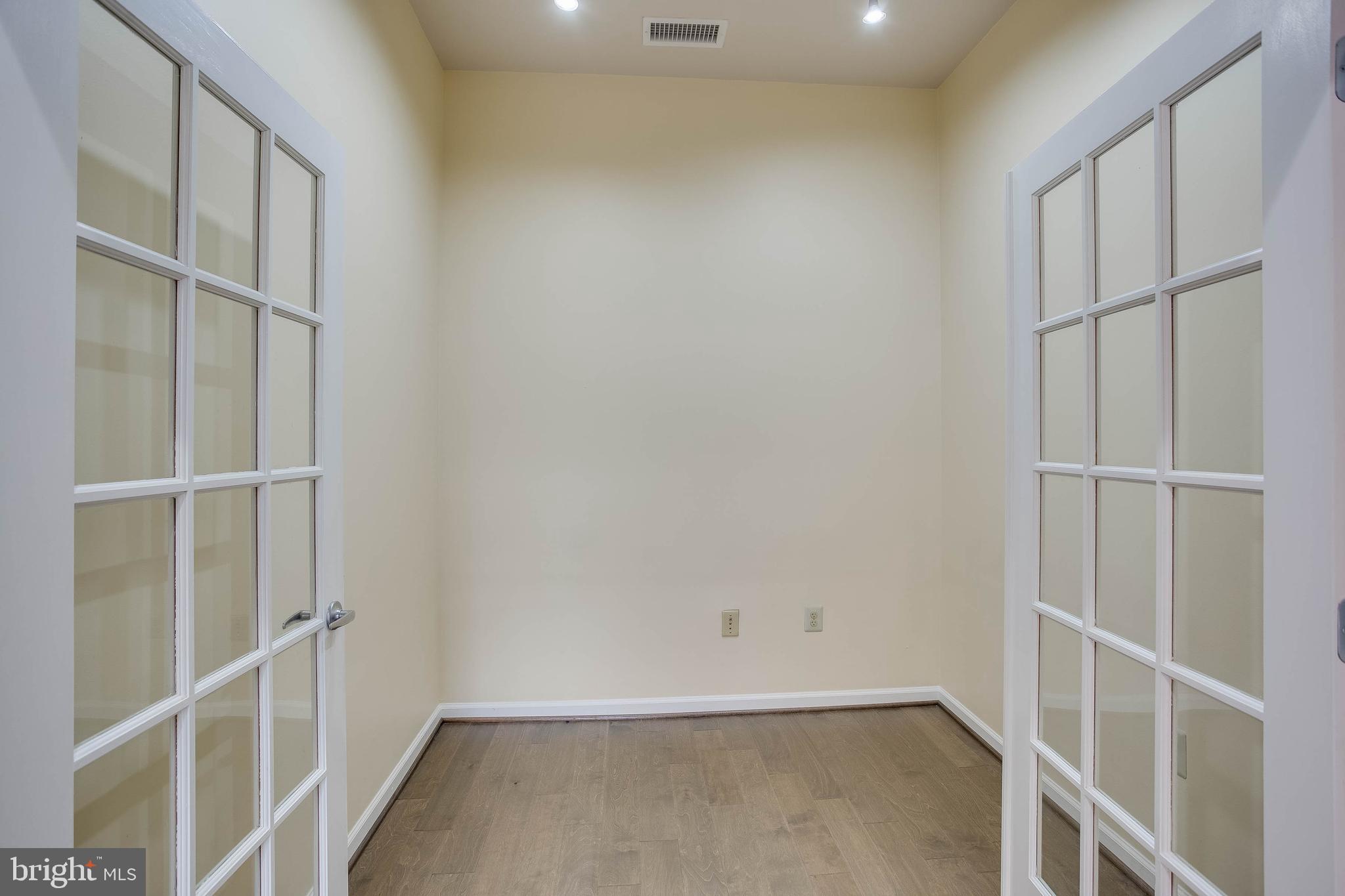 THE ROYALTON - Residential