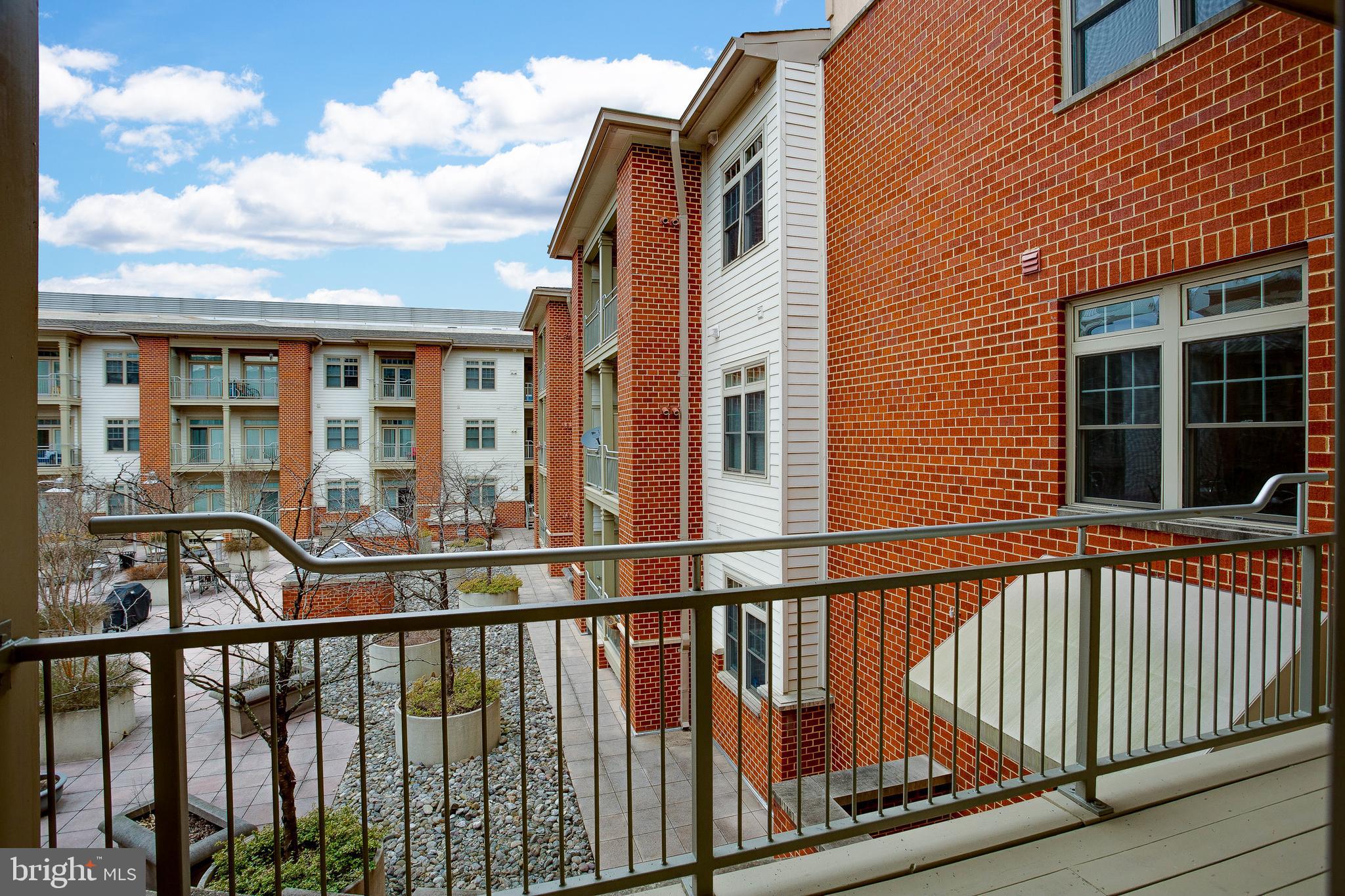 THE ROYALTON - Residential