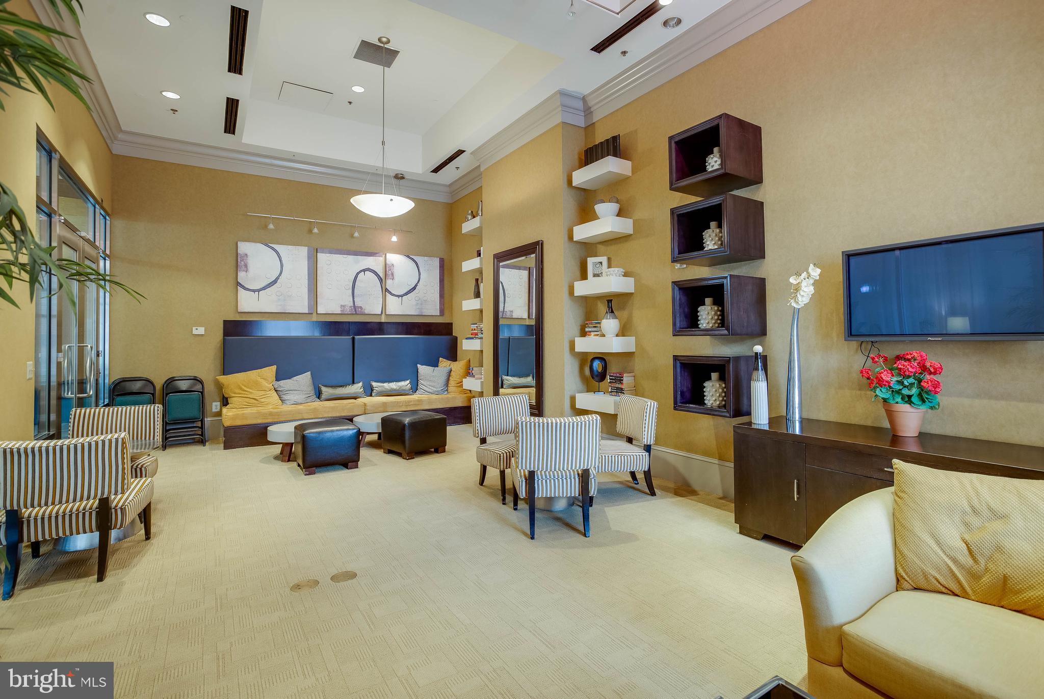 THE ROYALTON - Residential