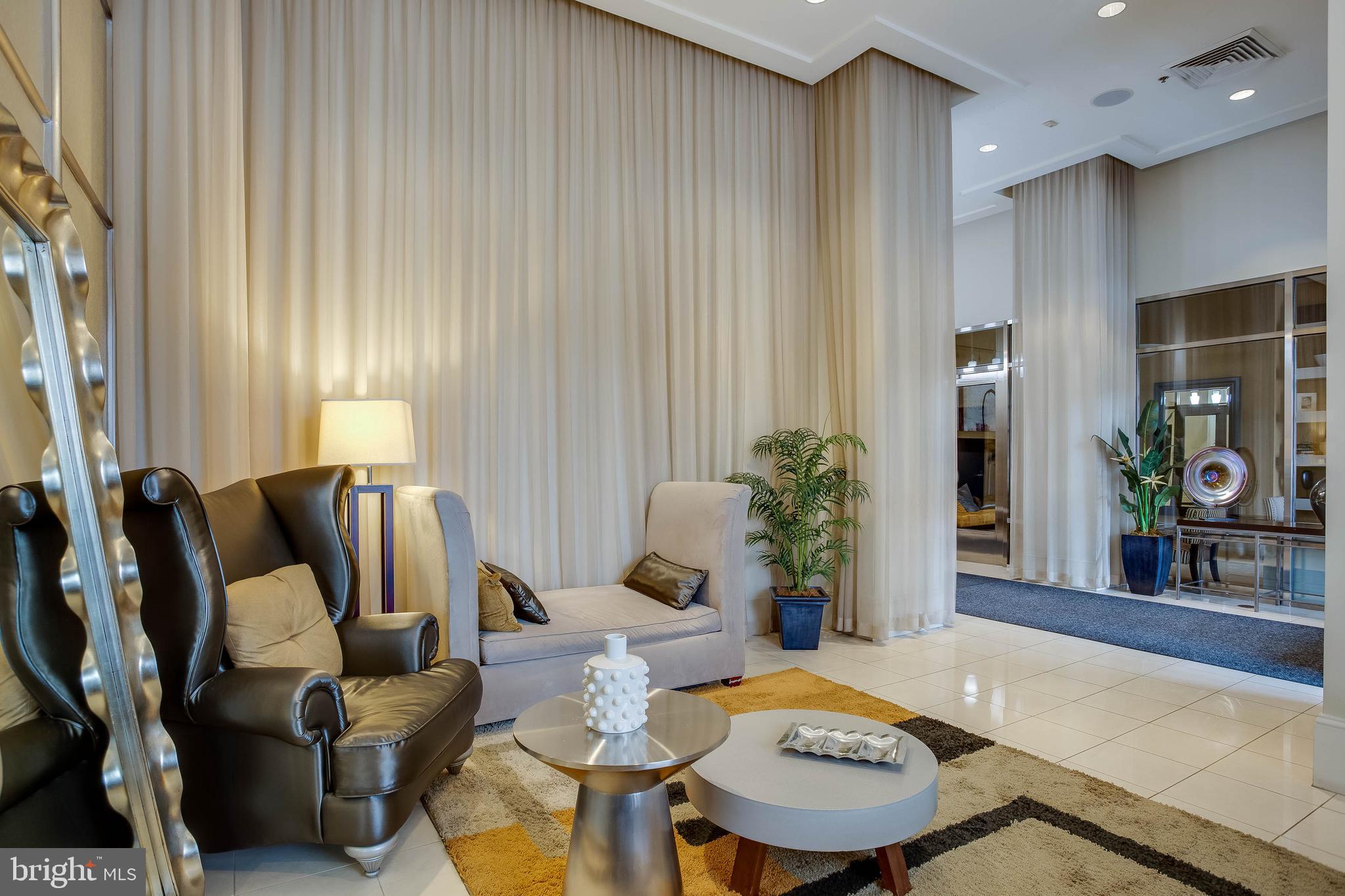 THE ROYALTON - Residential