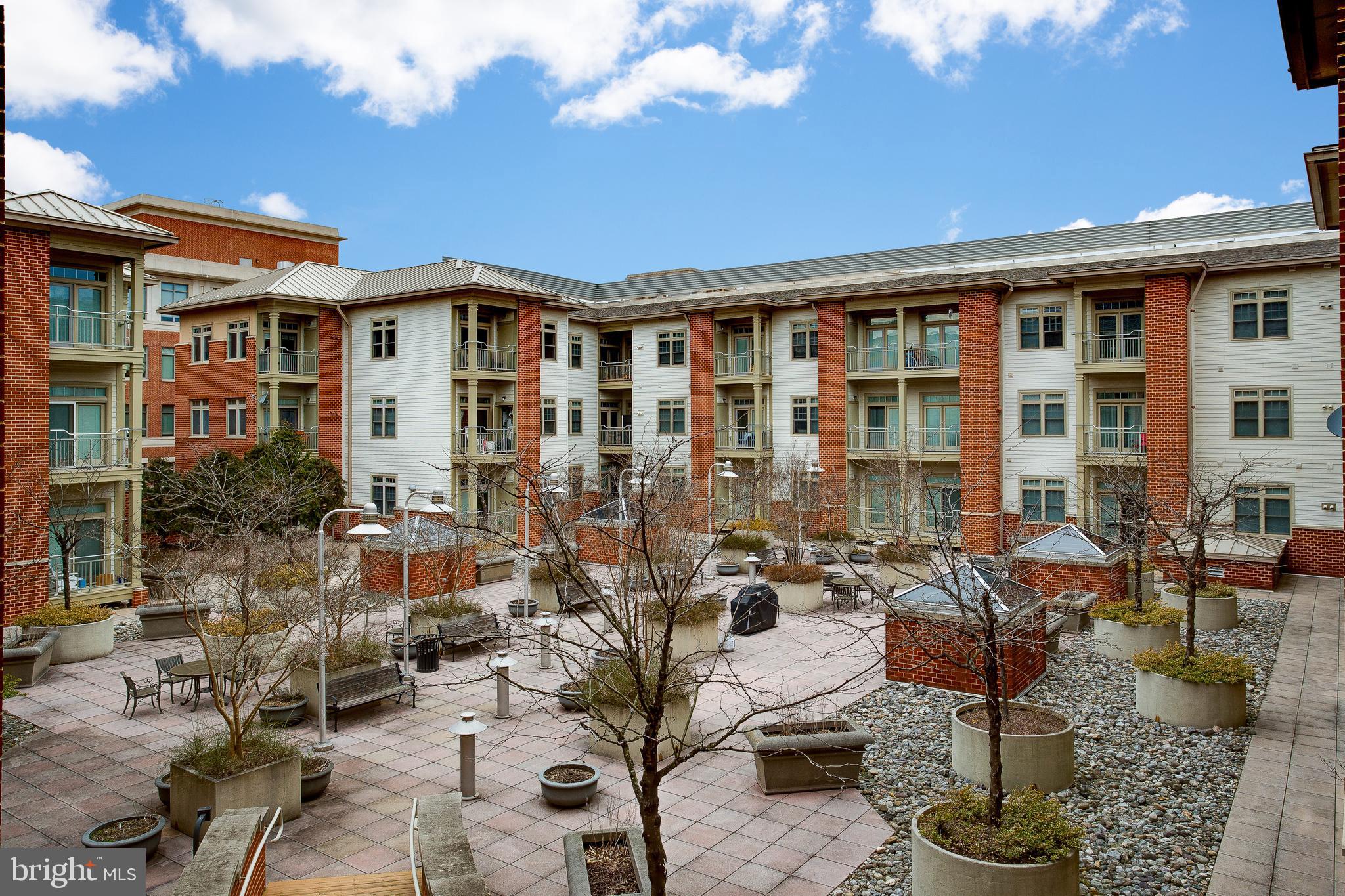 THE ROYALTON - Residential