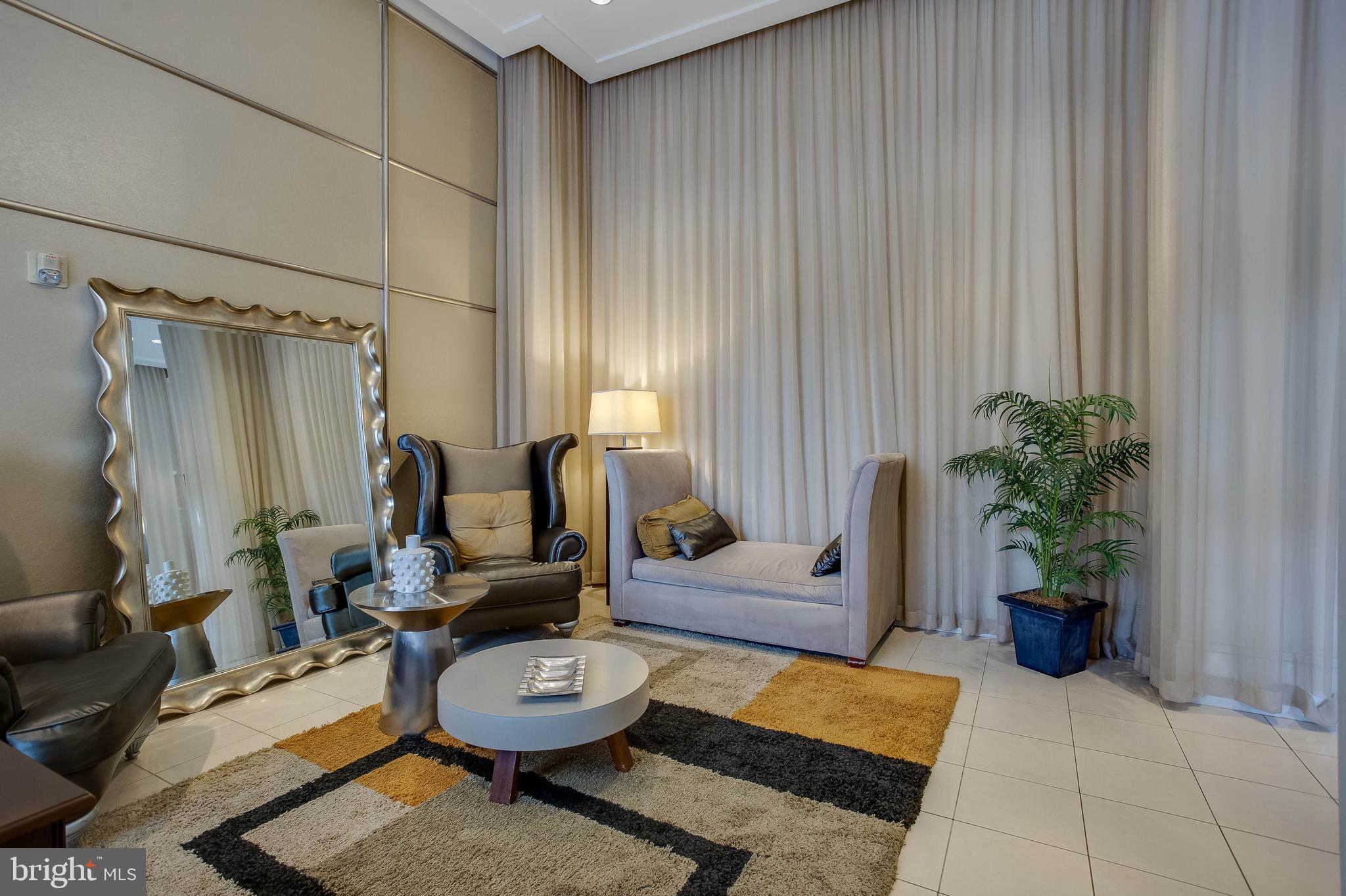 THE ROYALTON - Residential