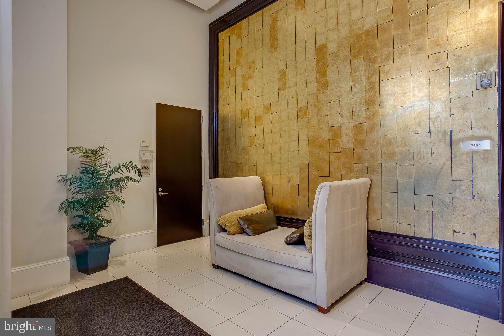 THE ROYALTON - Residential