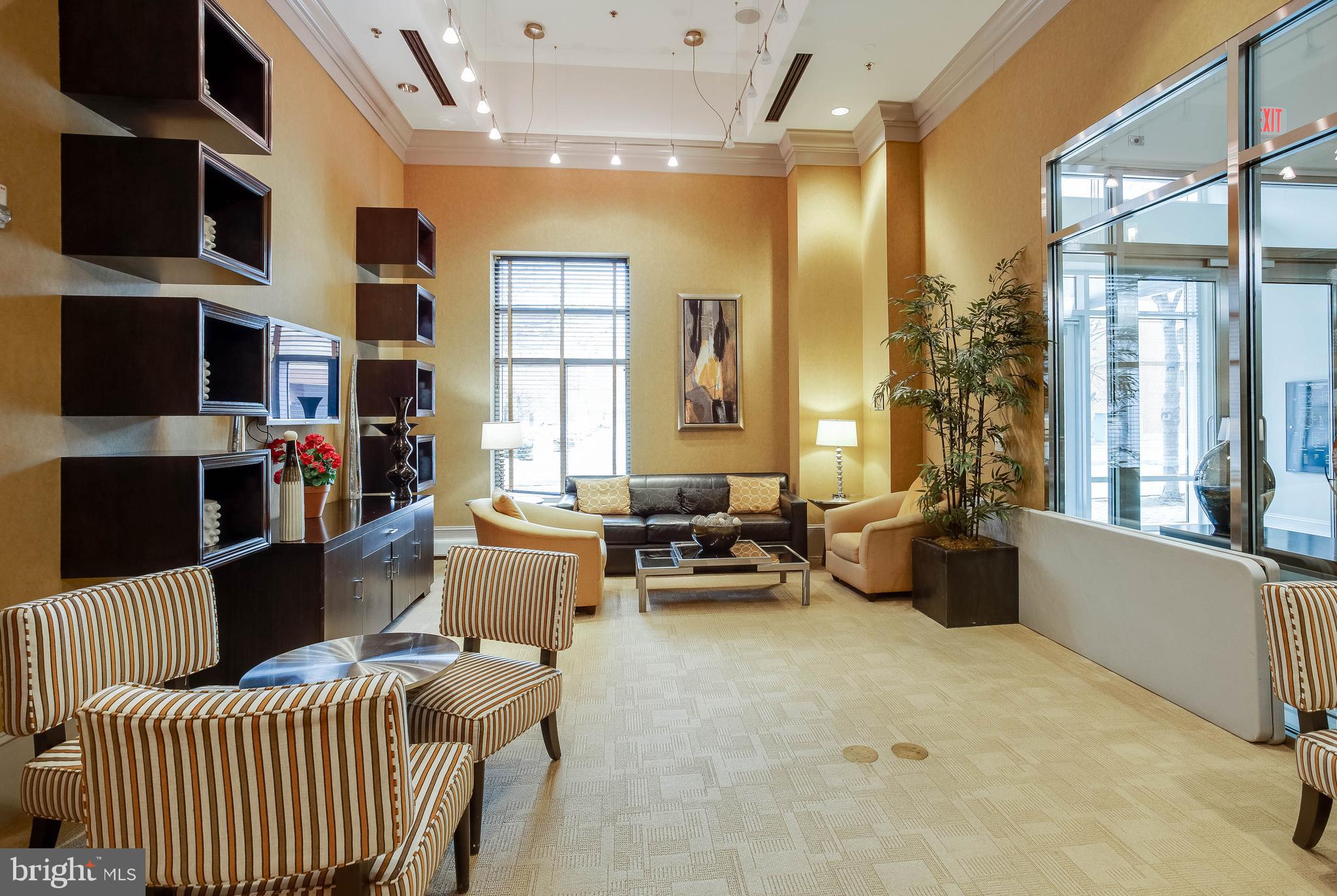 THE ROYALTON - Residential