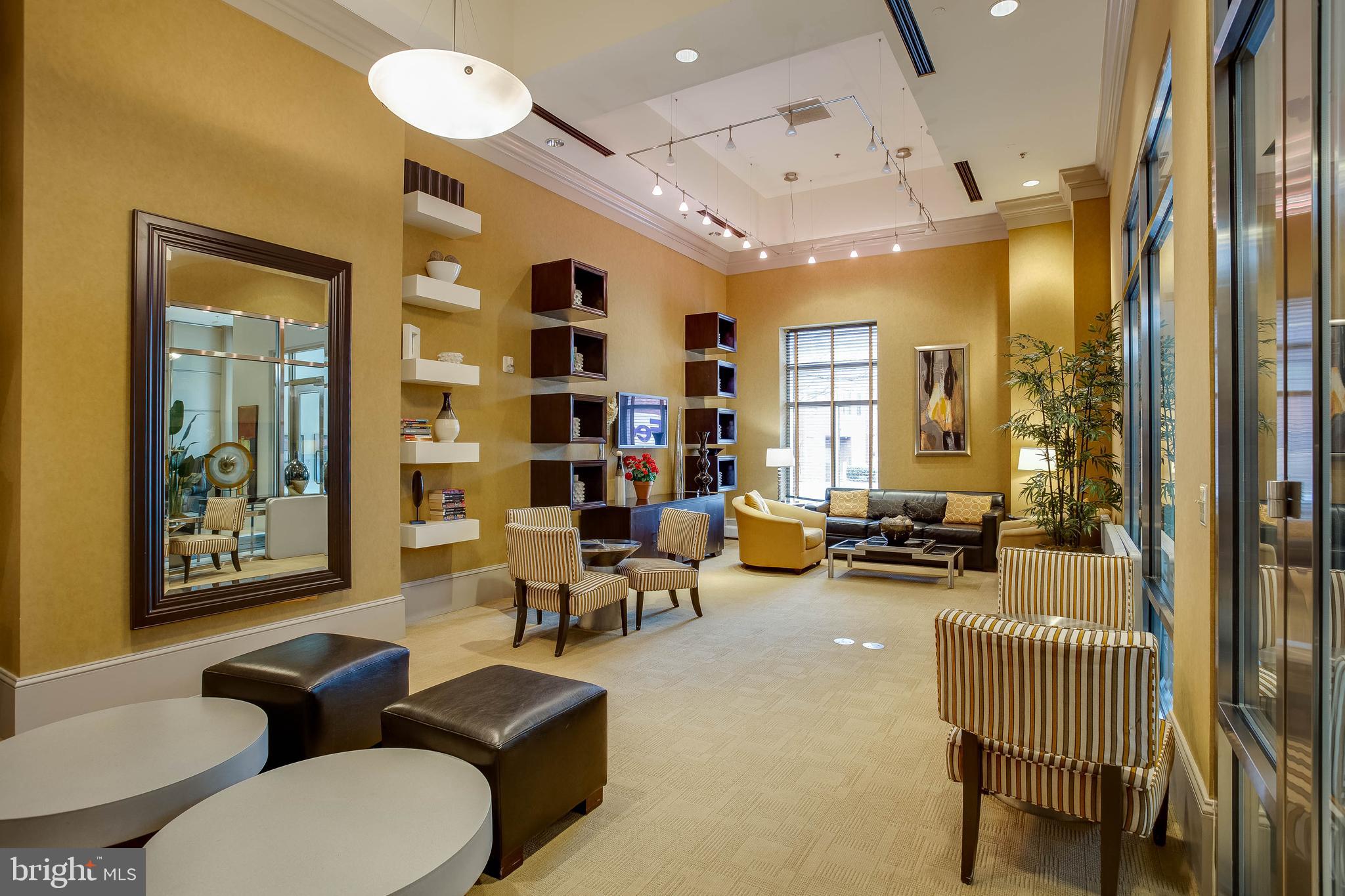 THE ROYALTON - Residential