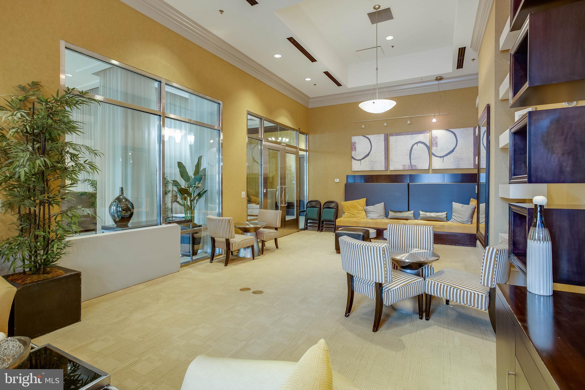 THE ROYALTON - Residential