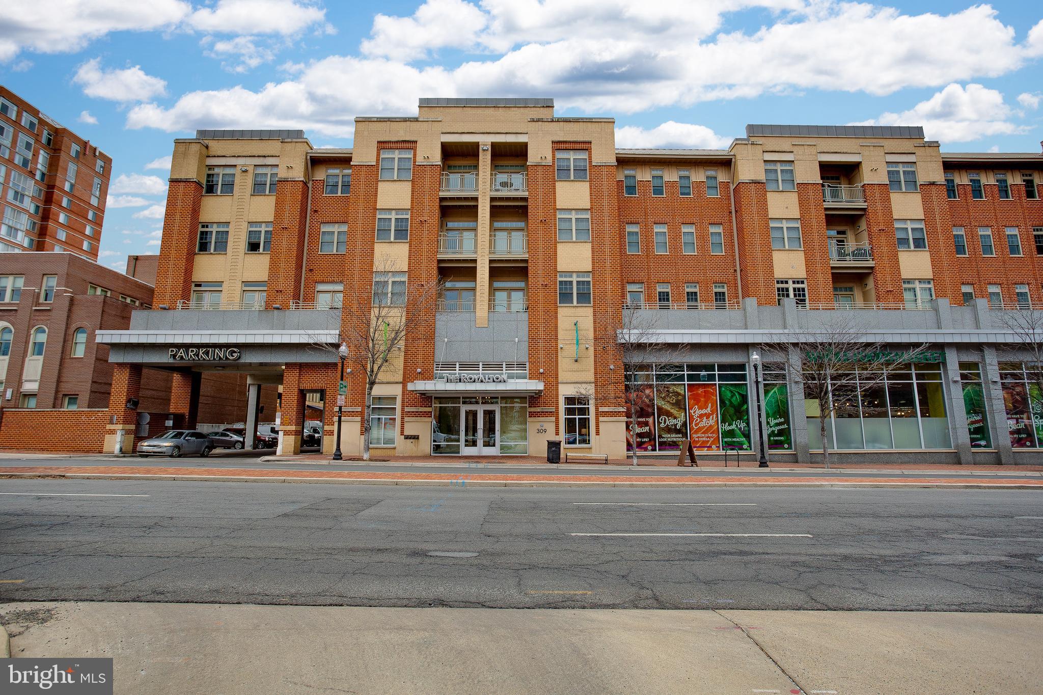 THE ROYALTON - Residential