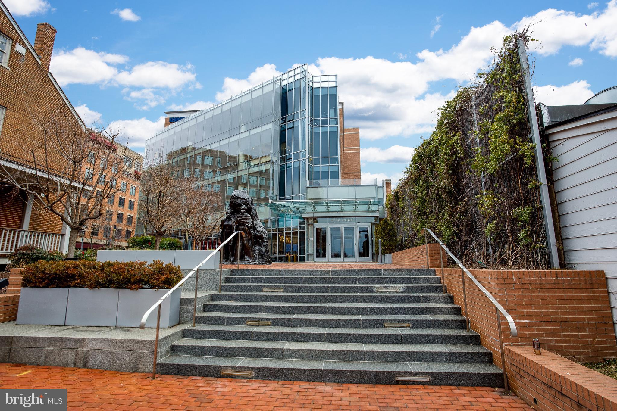 THE ROYALTON - Residential