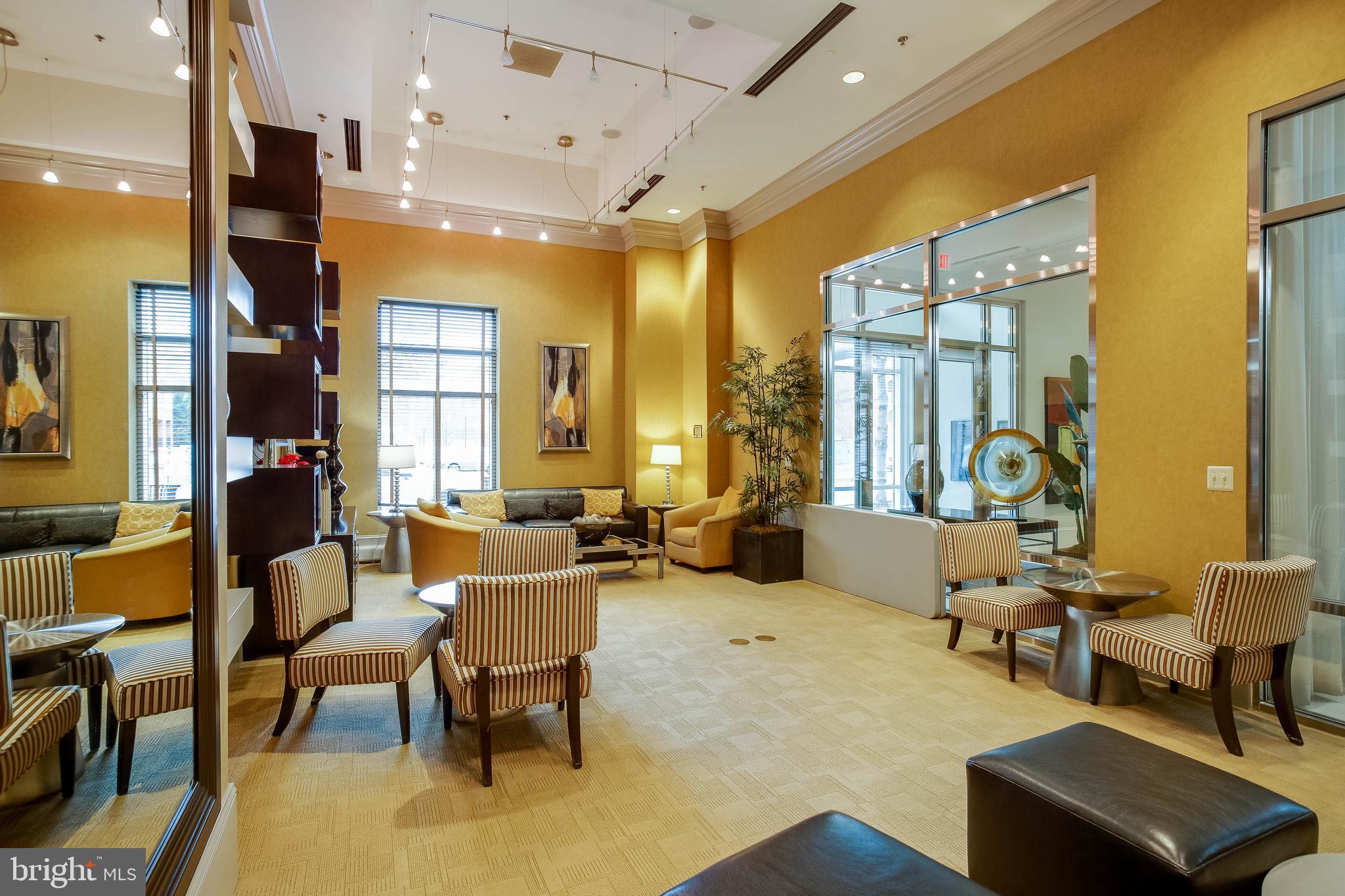 THE ROYALTON - Residential