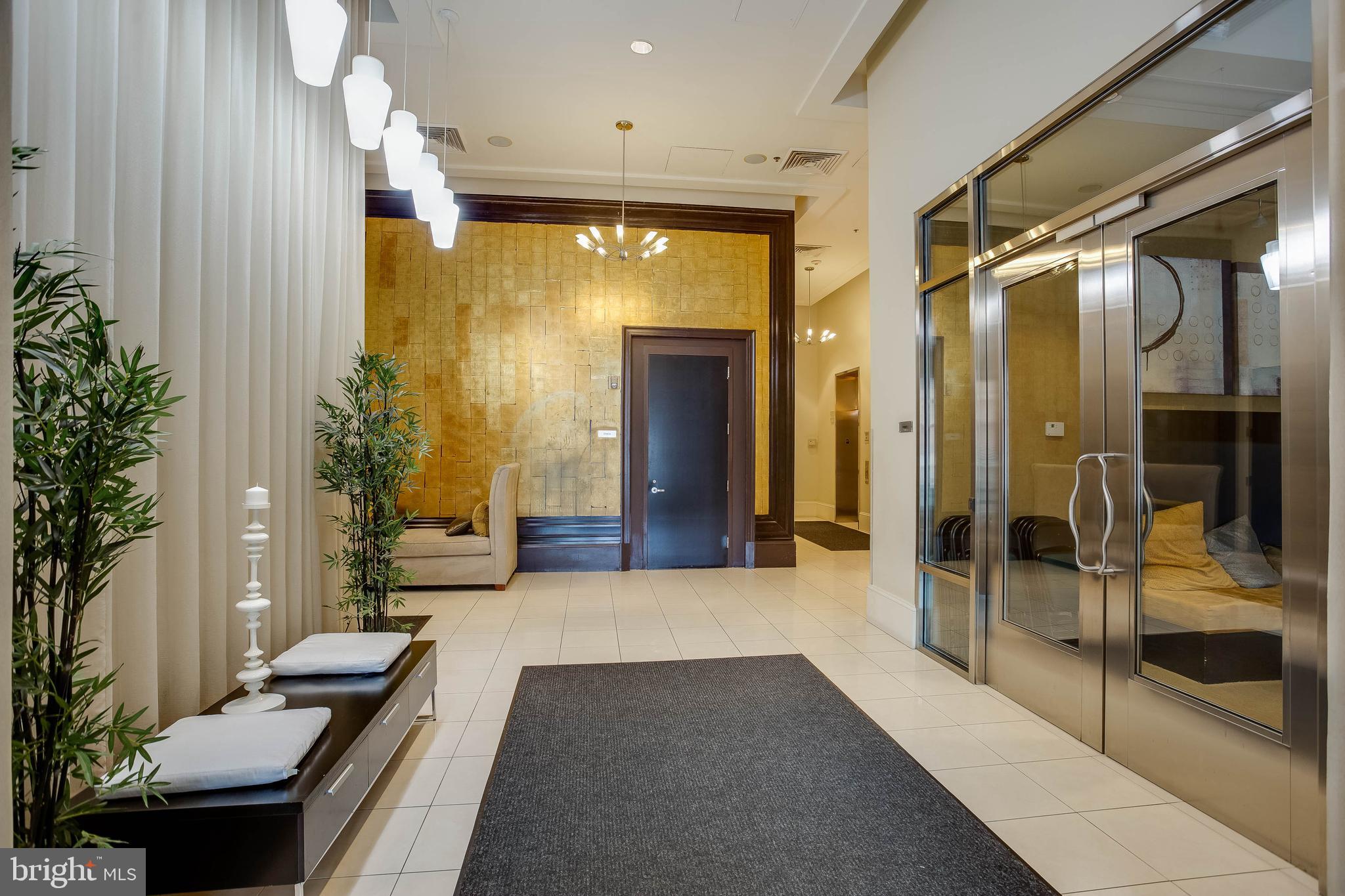 THE ROYALTON - Residential