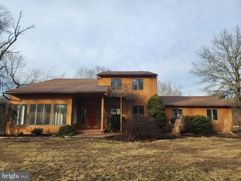 Homes For Sale - 130 Pine Lane<br/> NEWTOWN, PA 18940