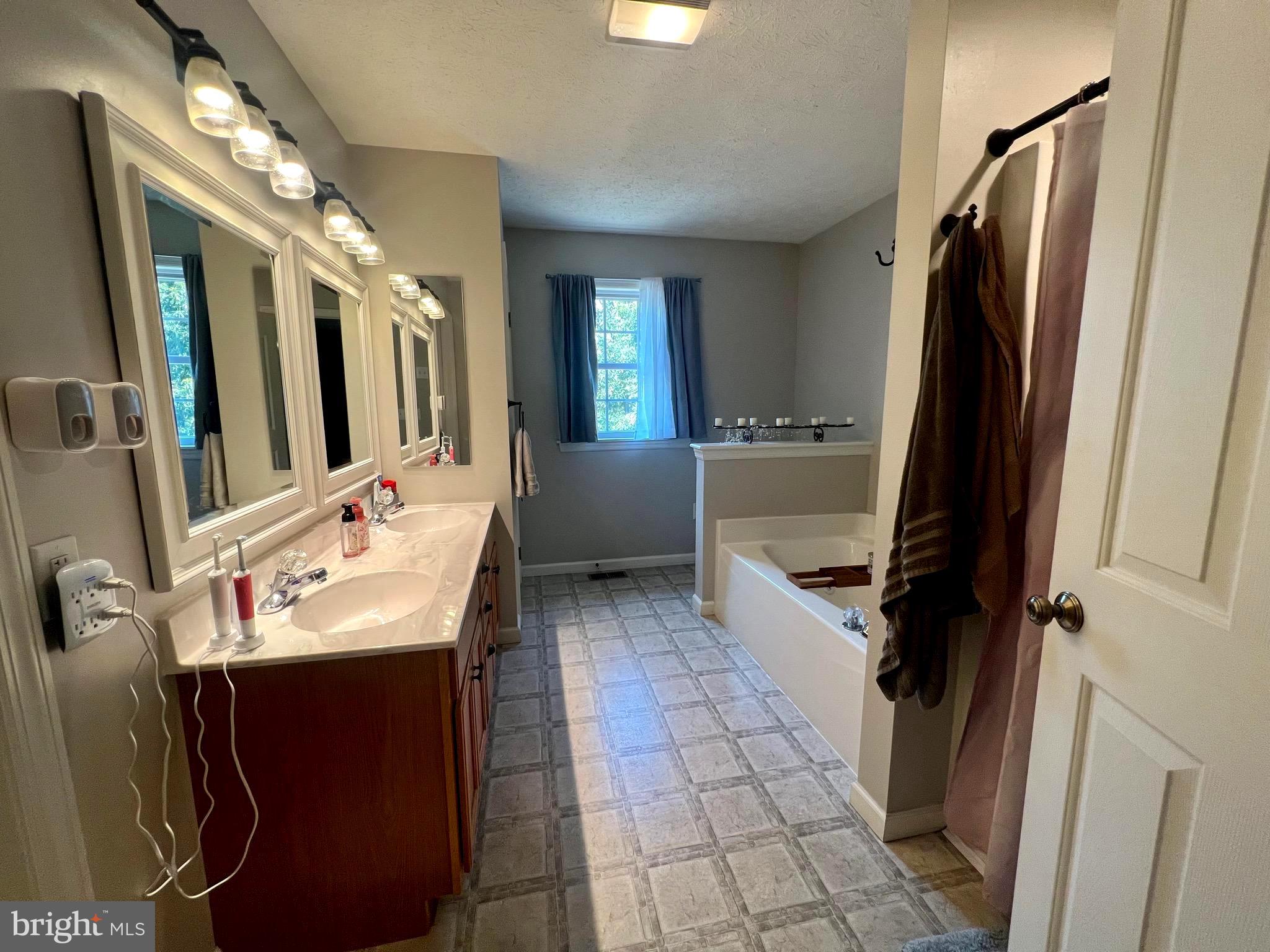 COLONIAL HEIGHTS - Residential