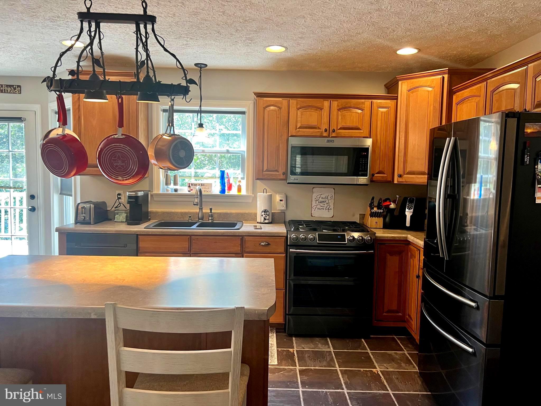 COLONIAL HEIGHTS - Residential