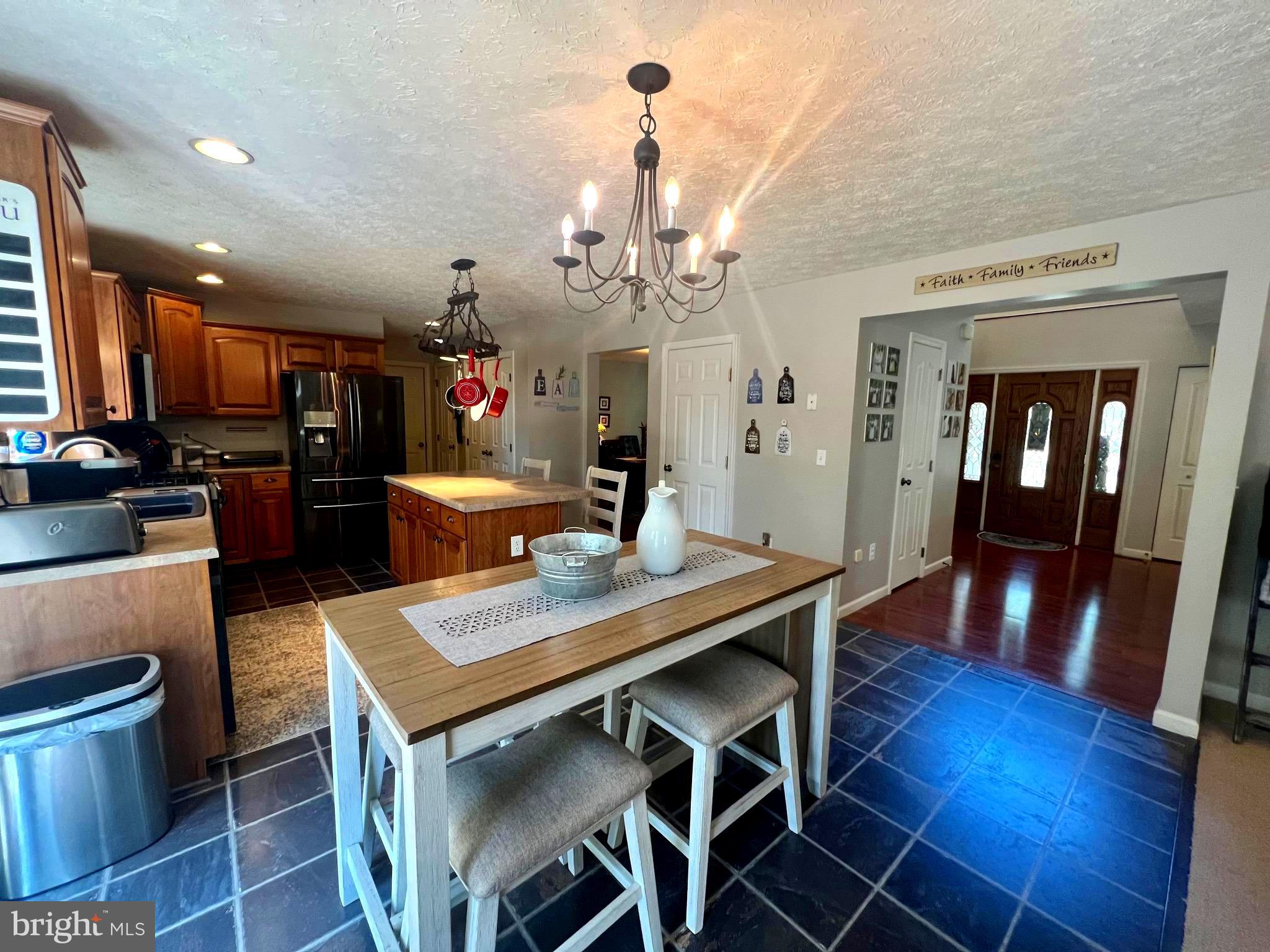 COLONIAL HEIGHTS - Residential