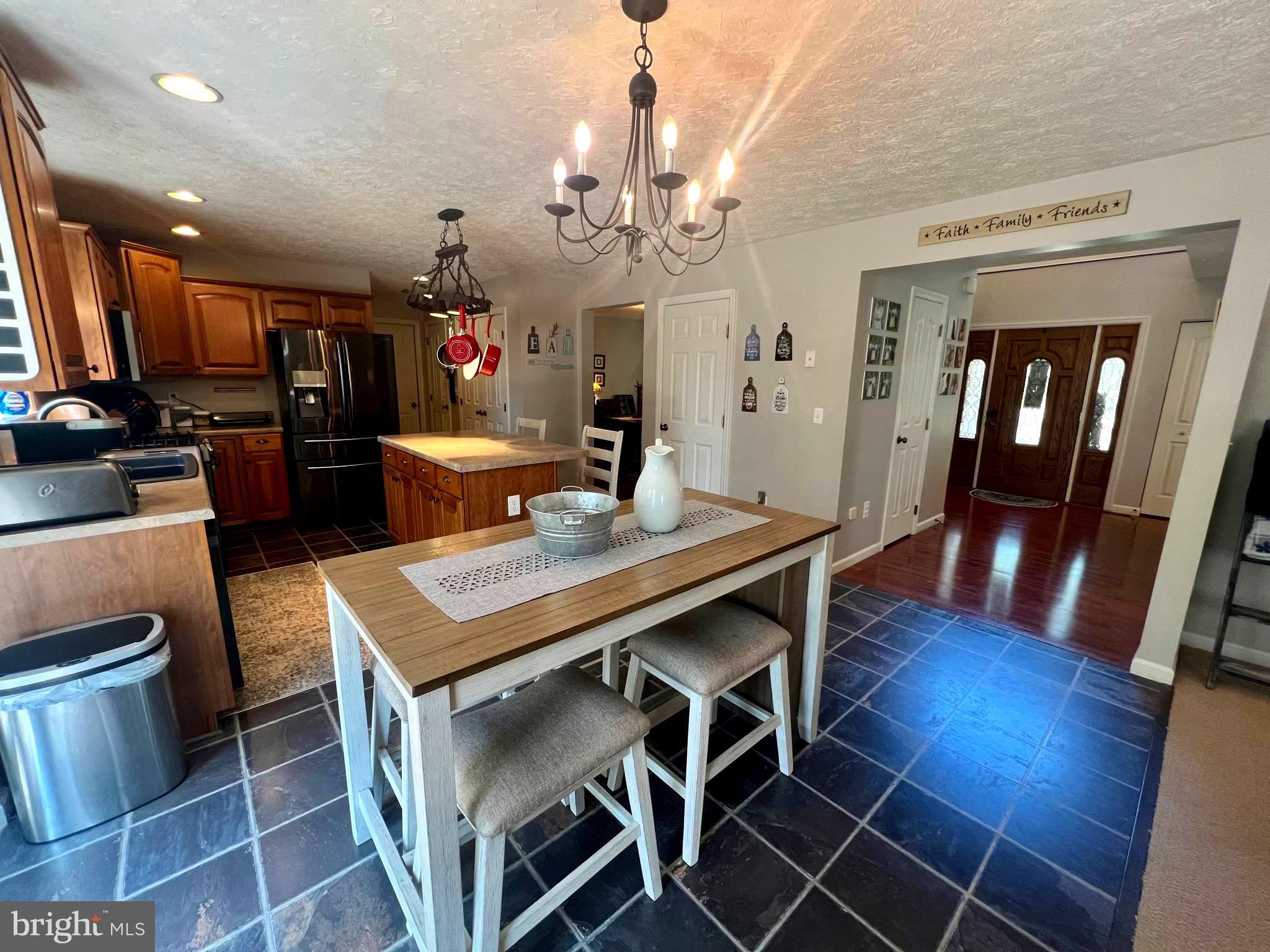 COLONIAL HEIGHTS - Residential