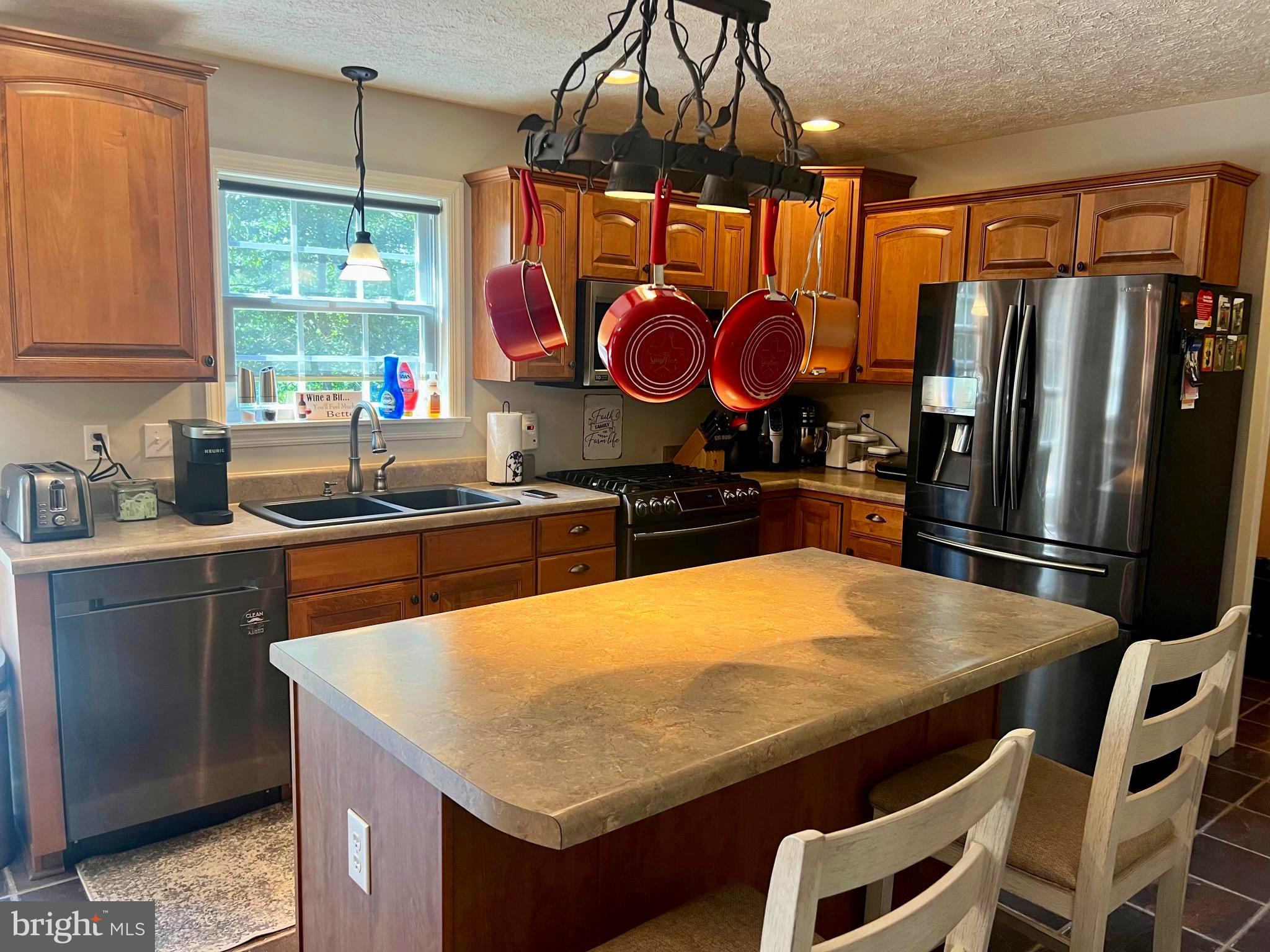 COLONIAL HEIGHTS - Residential