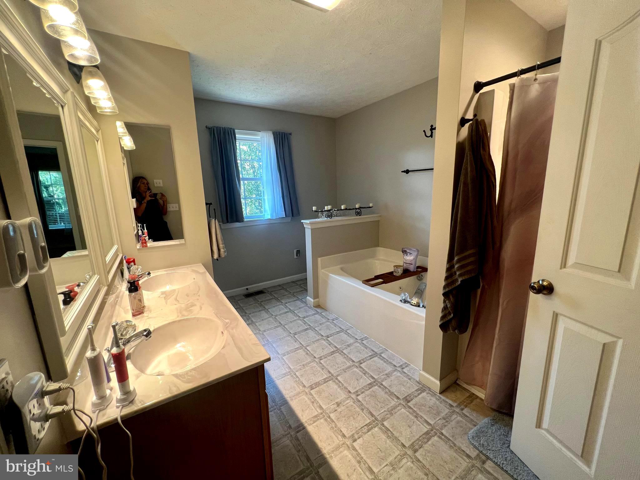 COLONIAL HEIGHTS - Residential