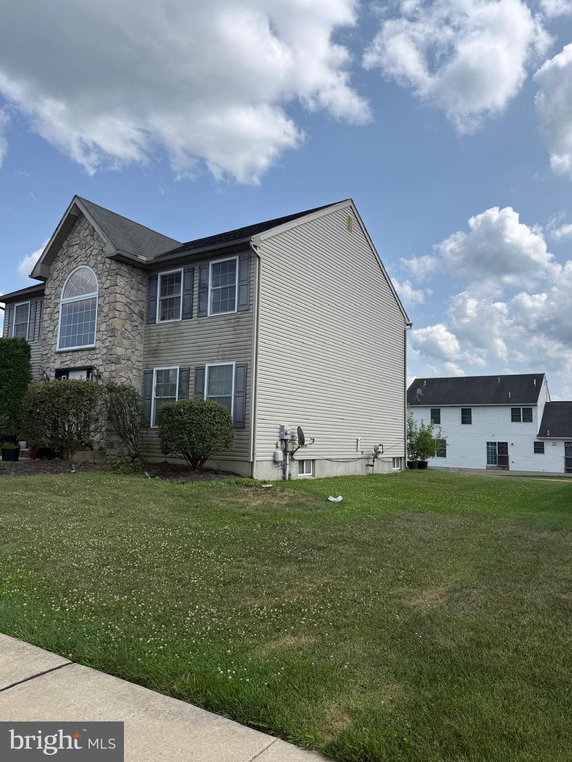215 N SANDY LANE