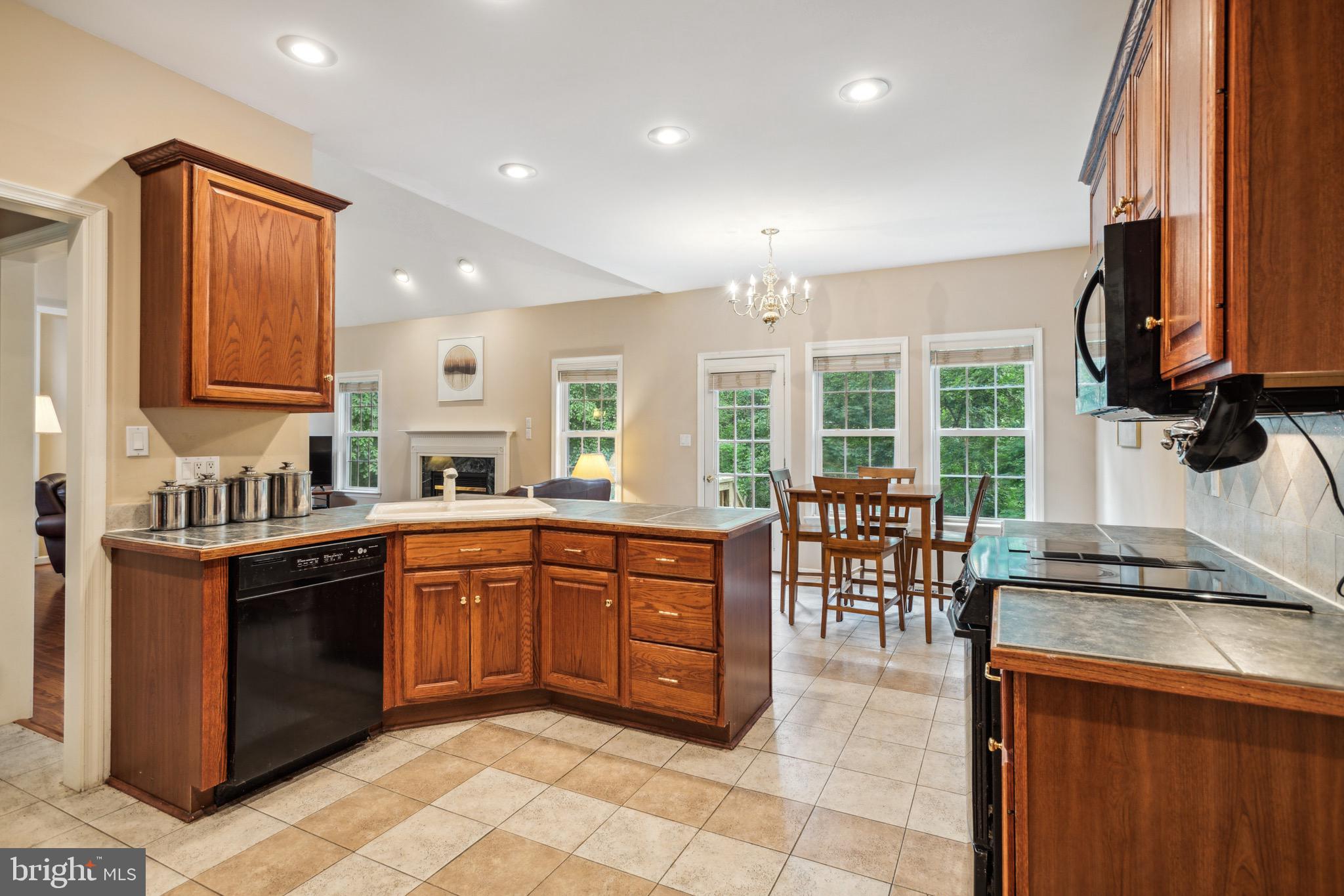 JAMESTOWN ESTATES - Residential