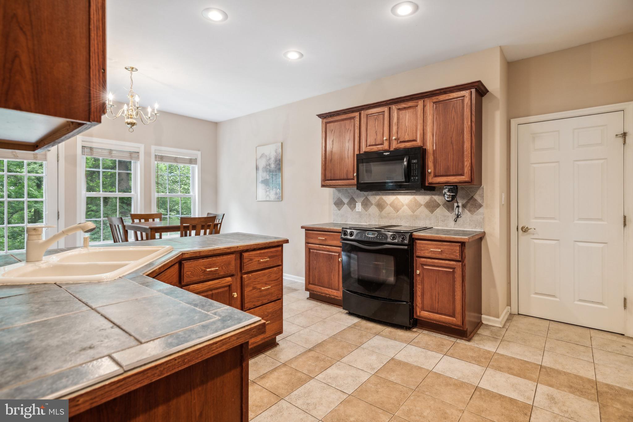 JAMESTOWN ESTATES - Residential