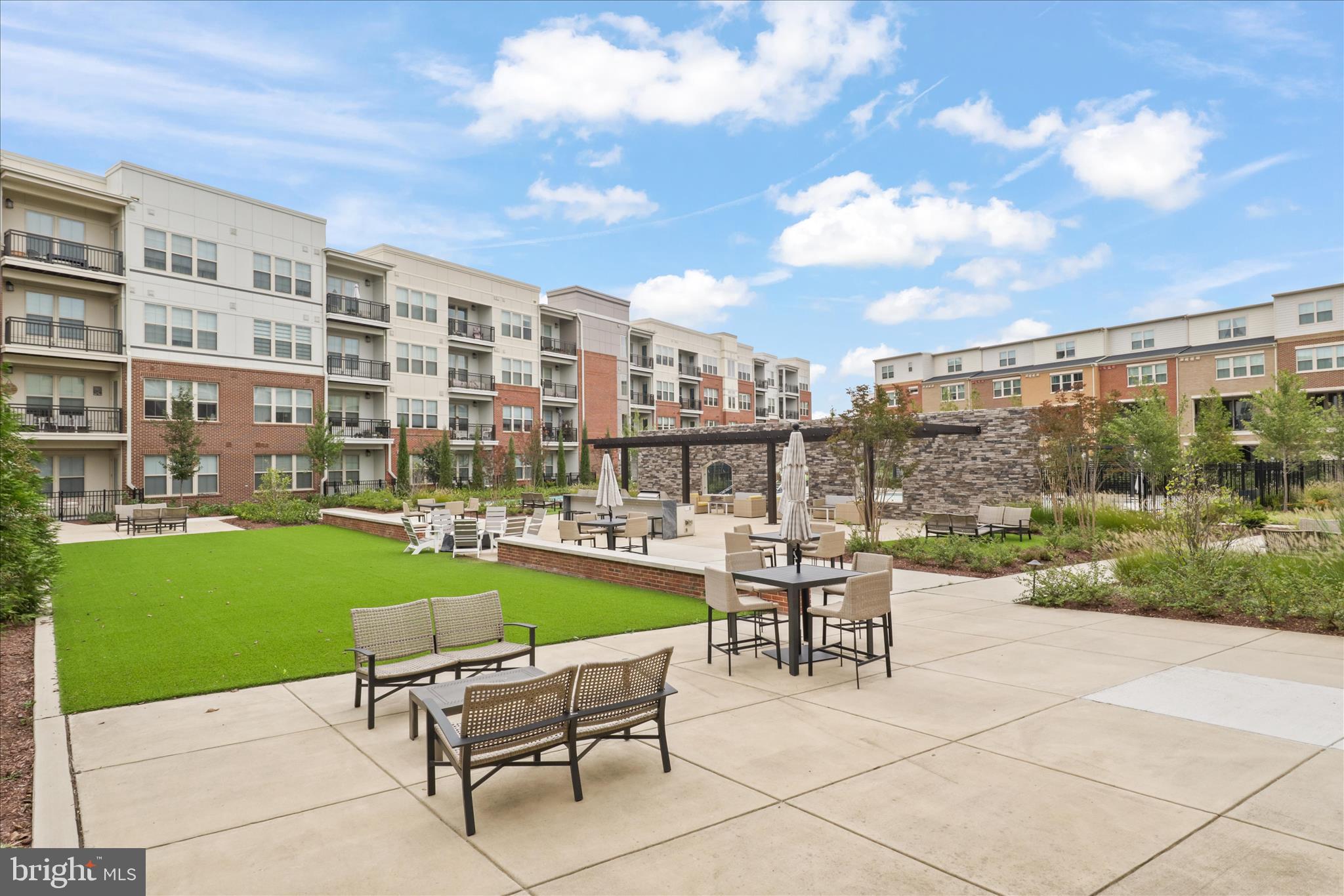 BOULEVARD VI TOWNS - Residential