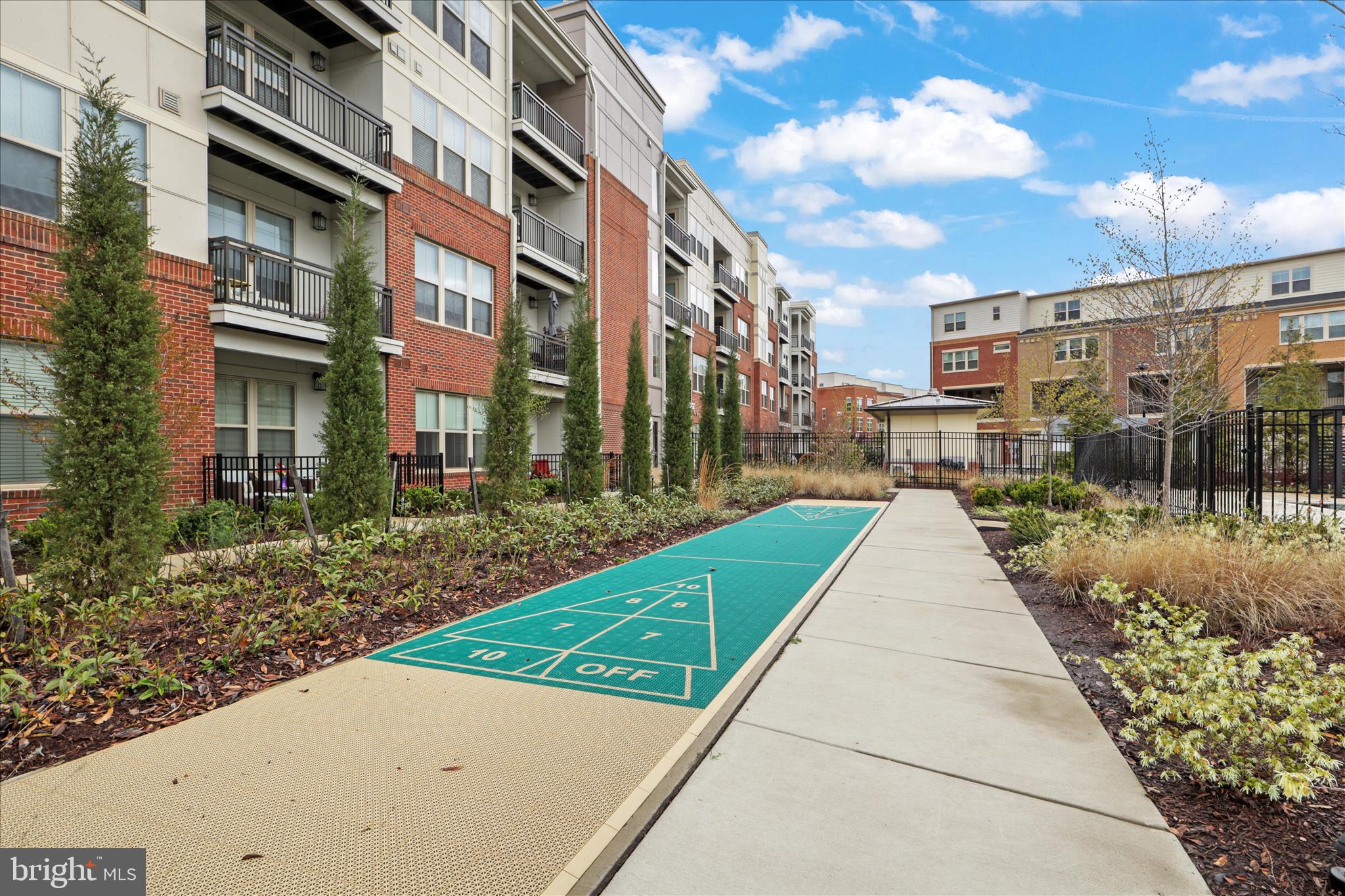 BOULEVARD VI TOWNS - Residential